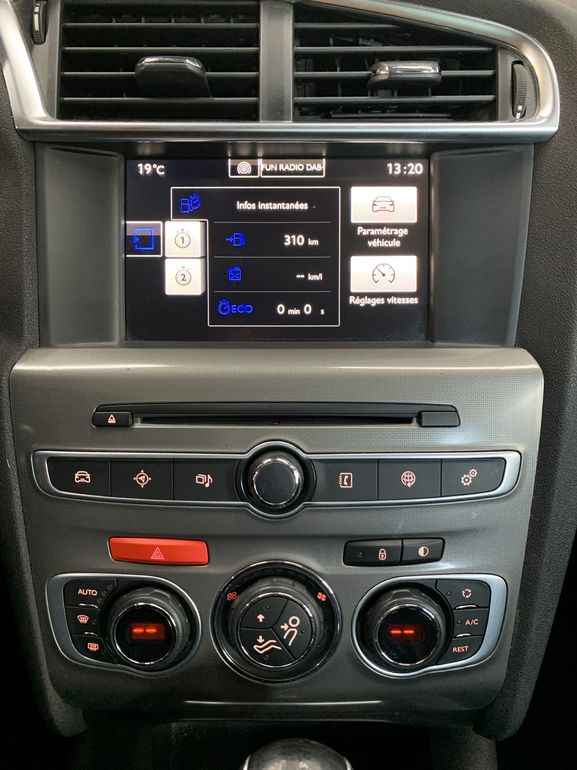 CITROEN C4 1.2 Pure Tech Feel Automatic-image-29