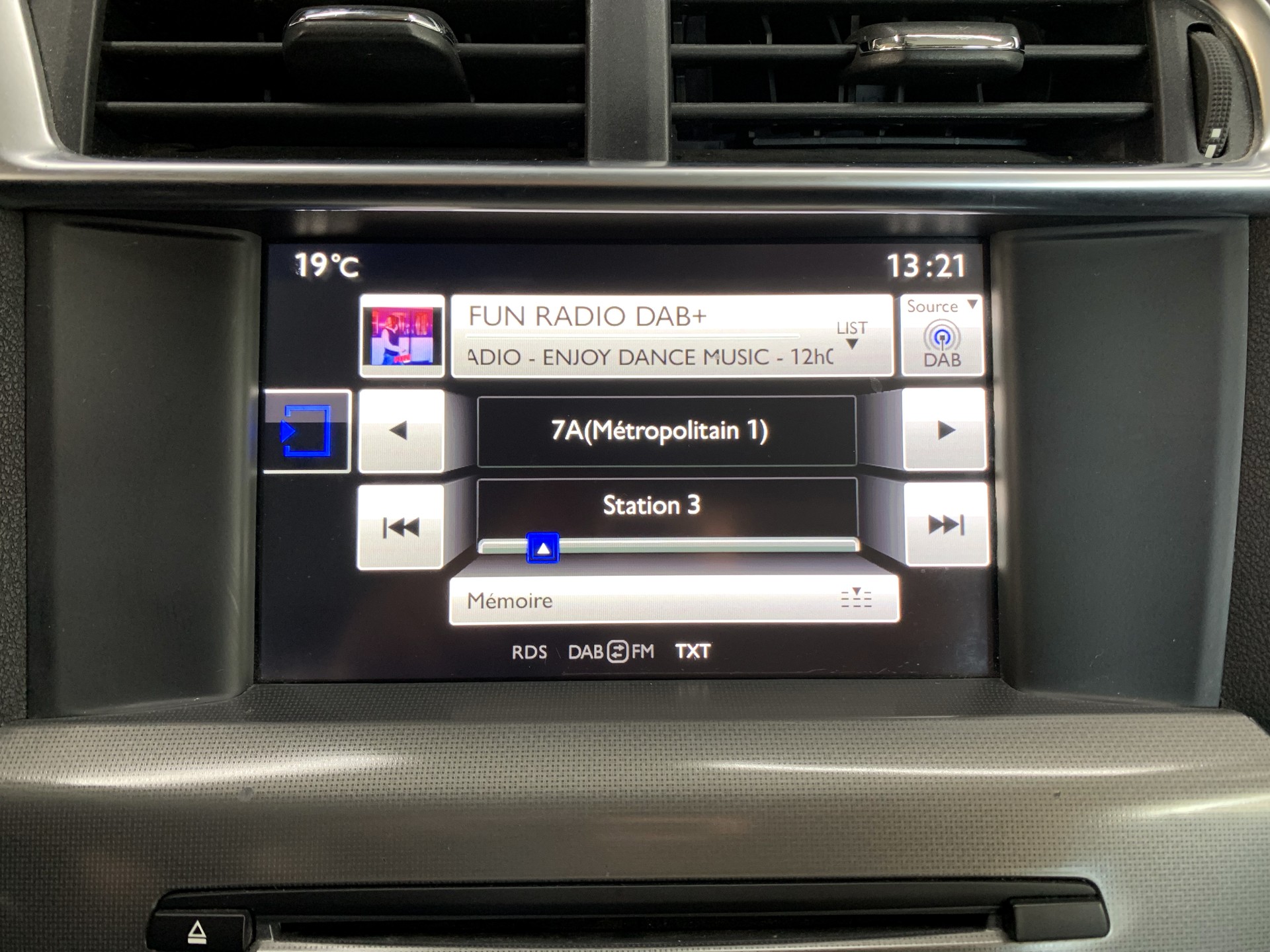 CITROEN C4 1.2 Pure Tech Feel Automatic-image-24