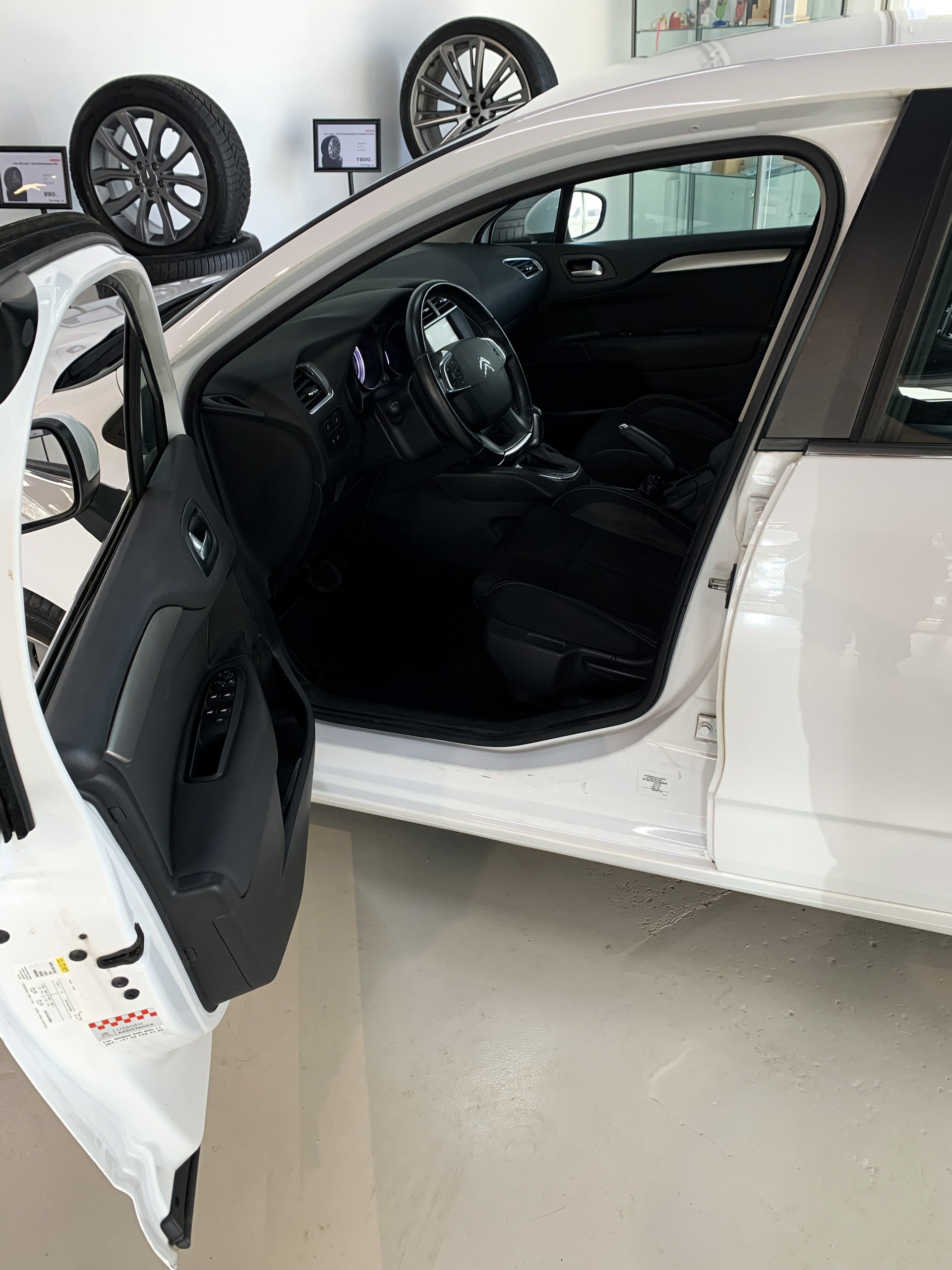 CITROEN C4 1.2 Pure Tech Feel Automatic-image-14