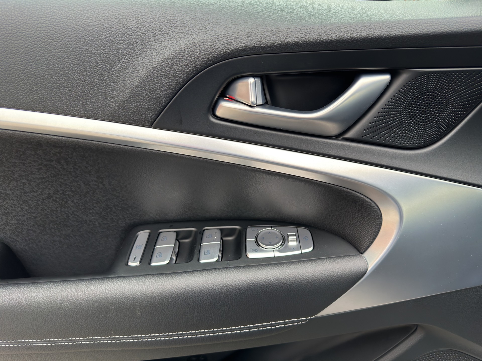 GENESIS G70 Shooting Brake 2.0 T Premium AT8-image-8