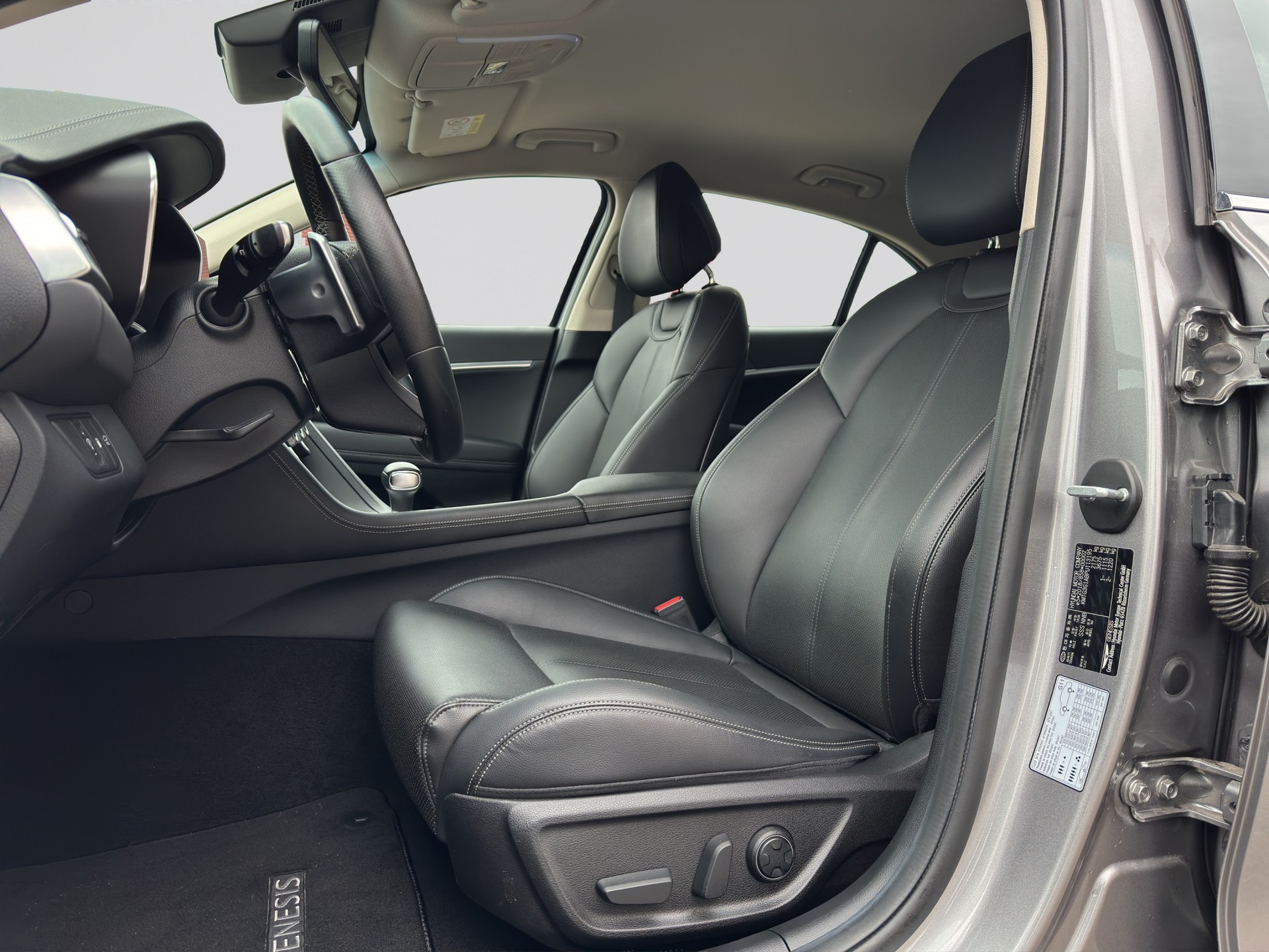 GENESIS G70 Shooting Brake 2.0 T Premium AT8-image-5