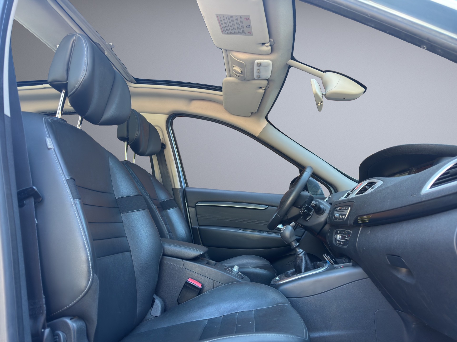 RENAULT Scénic 2.0 dCi Privilège-image-16