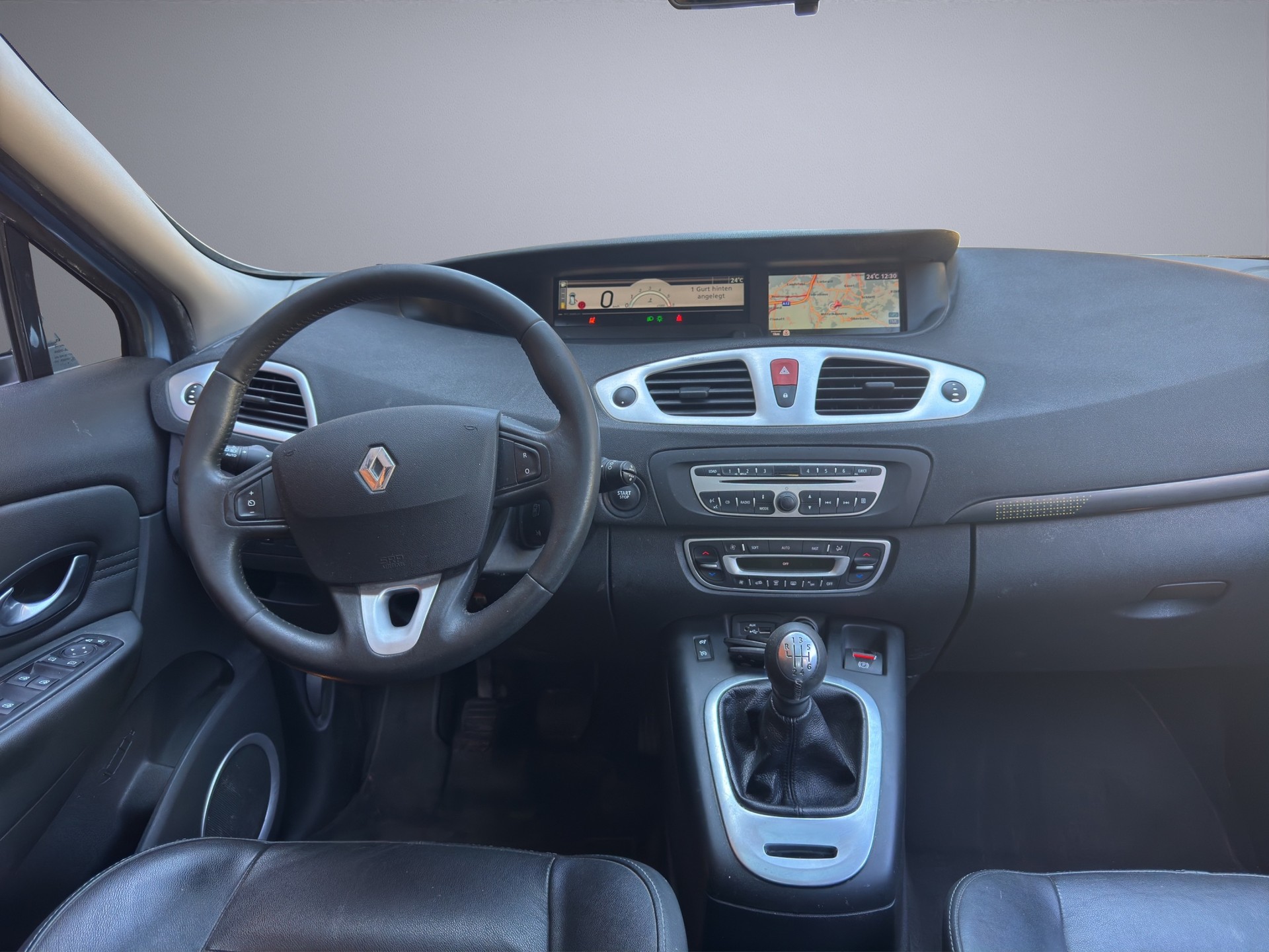 RENAULT Scénic 2.0 dCi Privilège-image-7