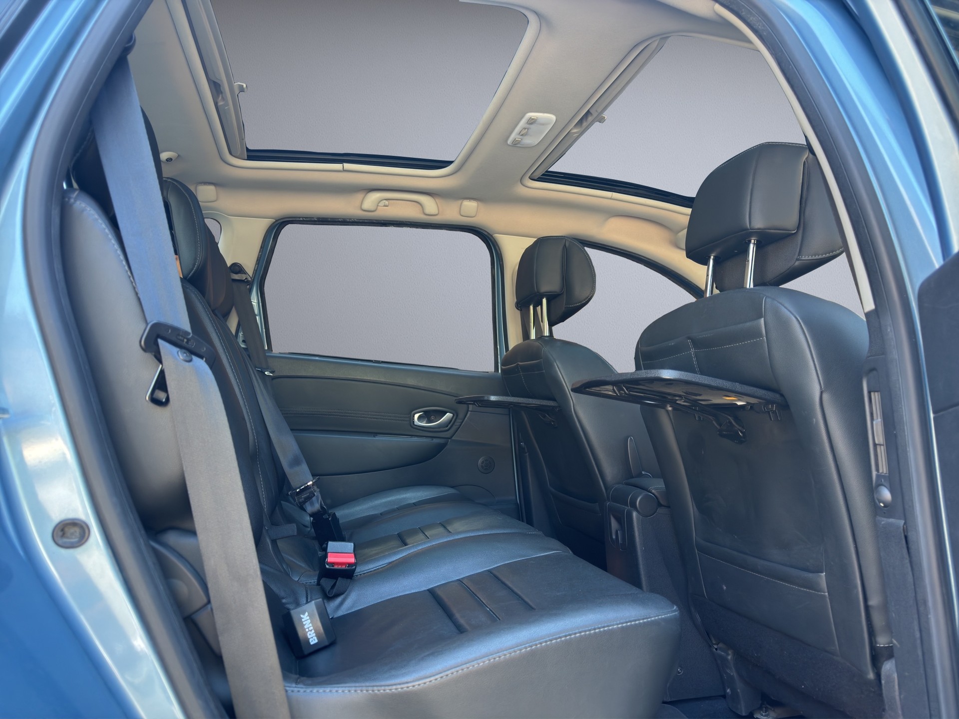 RENAULT Scénic 2.0 dCi Privilège-image-15