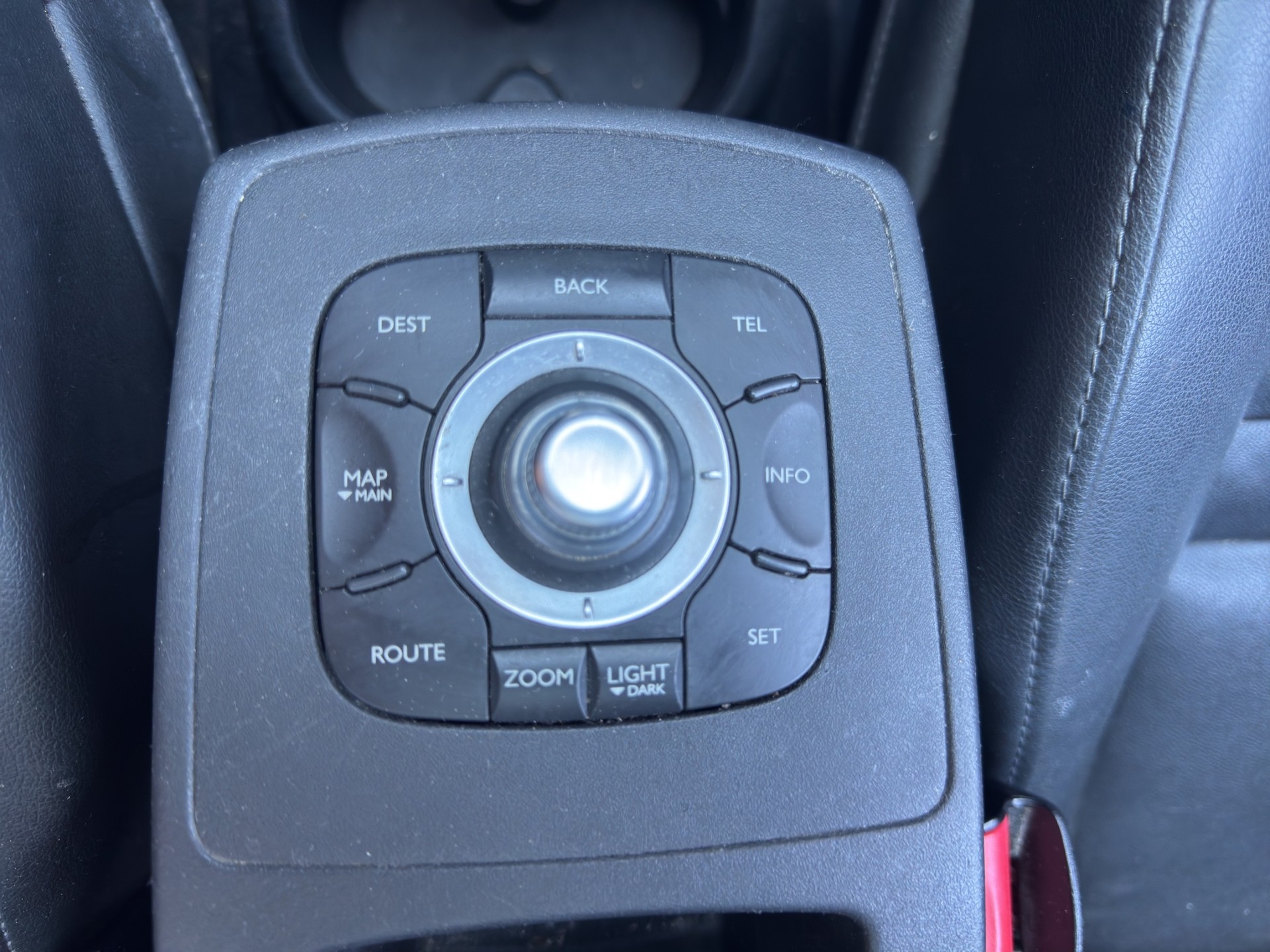 RENAULT Scénic 2.0 dCi Privilège-image-10