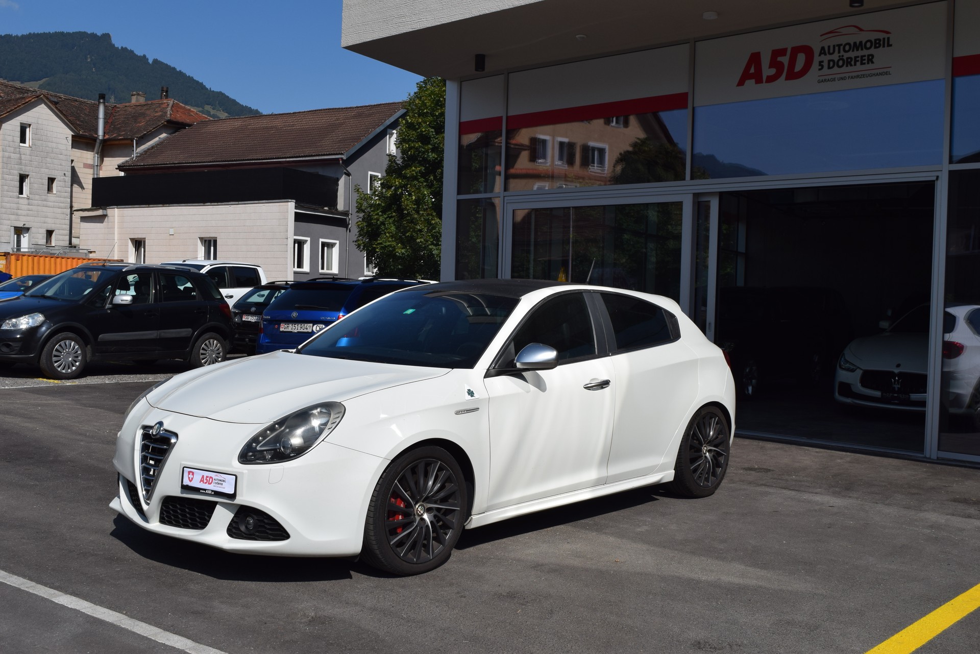 ALFA ROMEO Giulietta 1750 TBi Quadrifoglio Verde-showroom-element-1