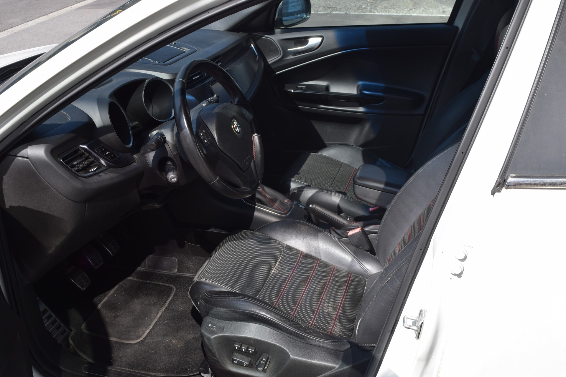ALFA ROMEO Giulietta 1750 TBi Quadrifoglio Verde-image-15