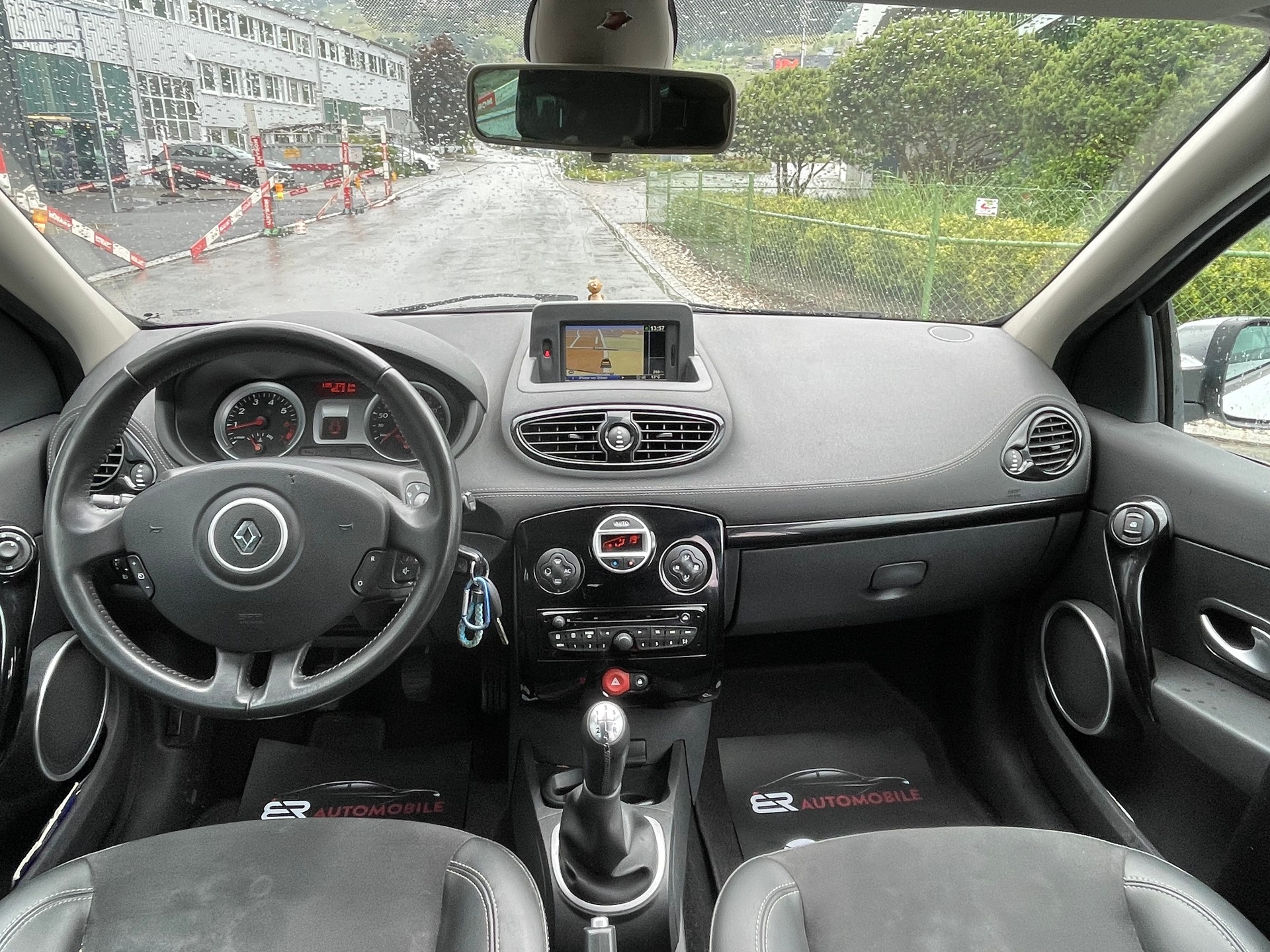 RENAULT Clio Grandtour 1.2 16V Turbo Night&Day-image-9