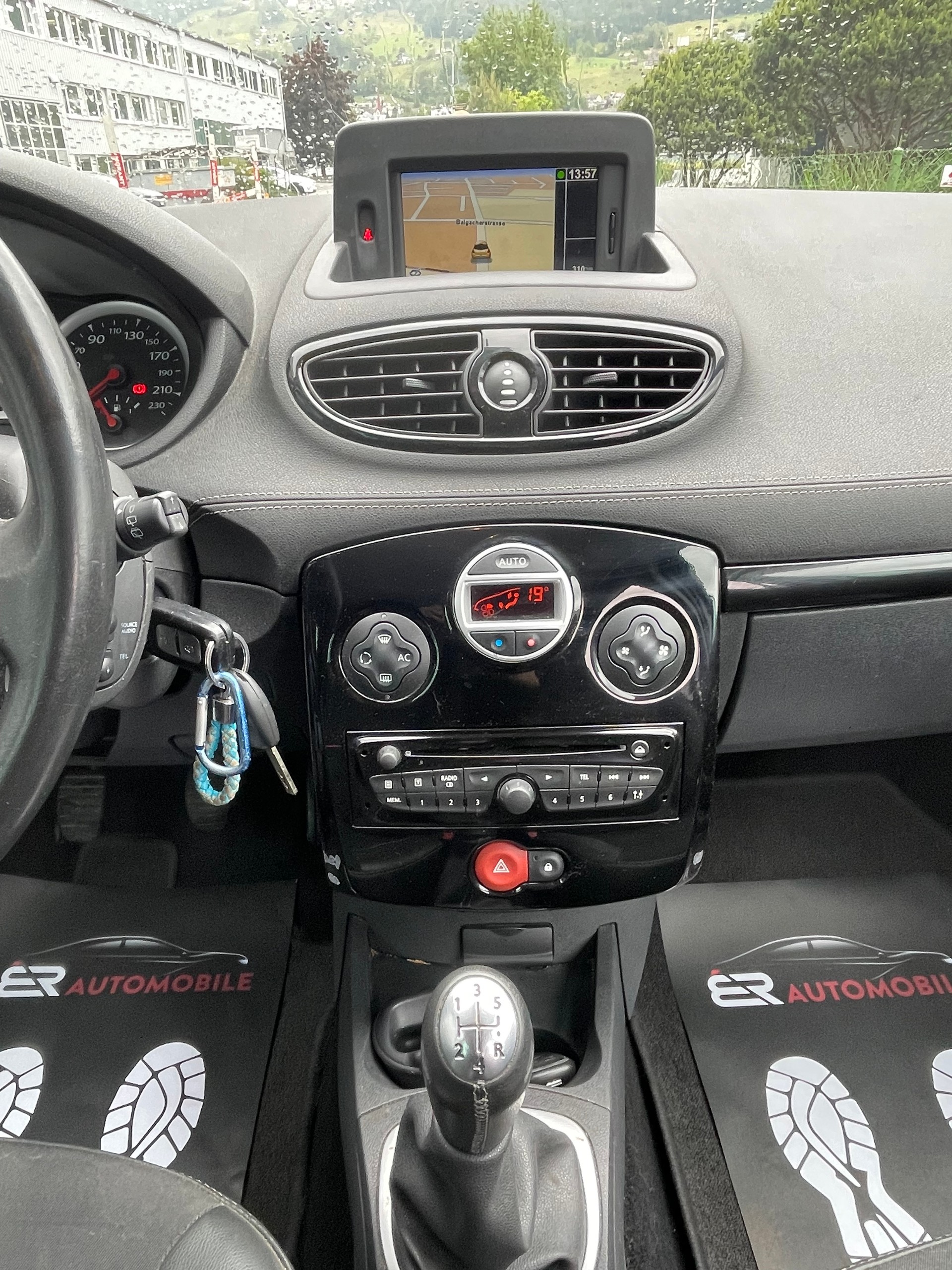 RENAULT Clio Grandtour 1.2 16V Turbo Night&Day-image-13