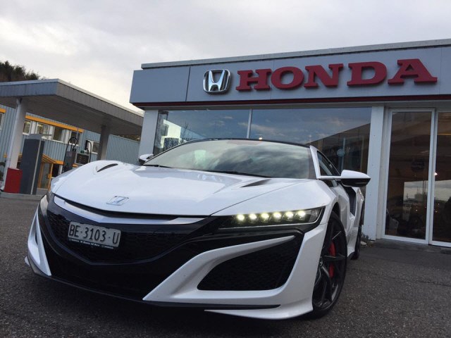 HONDA NSX 3.5 V6 Twin Turbo Hybrid-showroom-element-2