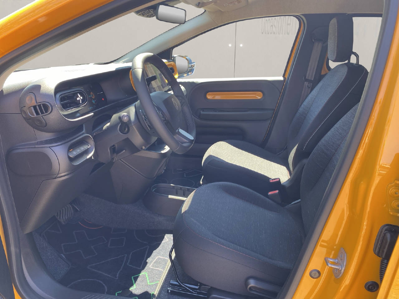 RENAULT Twingo E-Tech Urban Range tech Demo-image-8