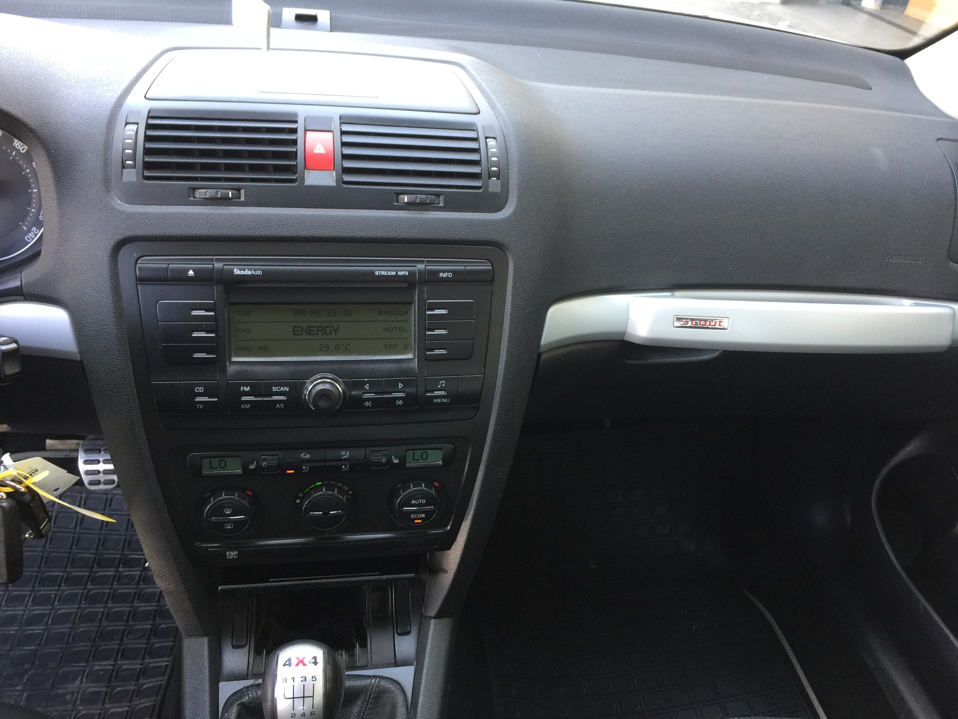 SKODA Octavia Scout 2.0 TDI 4x4-image-11