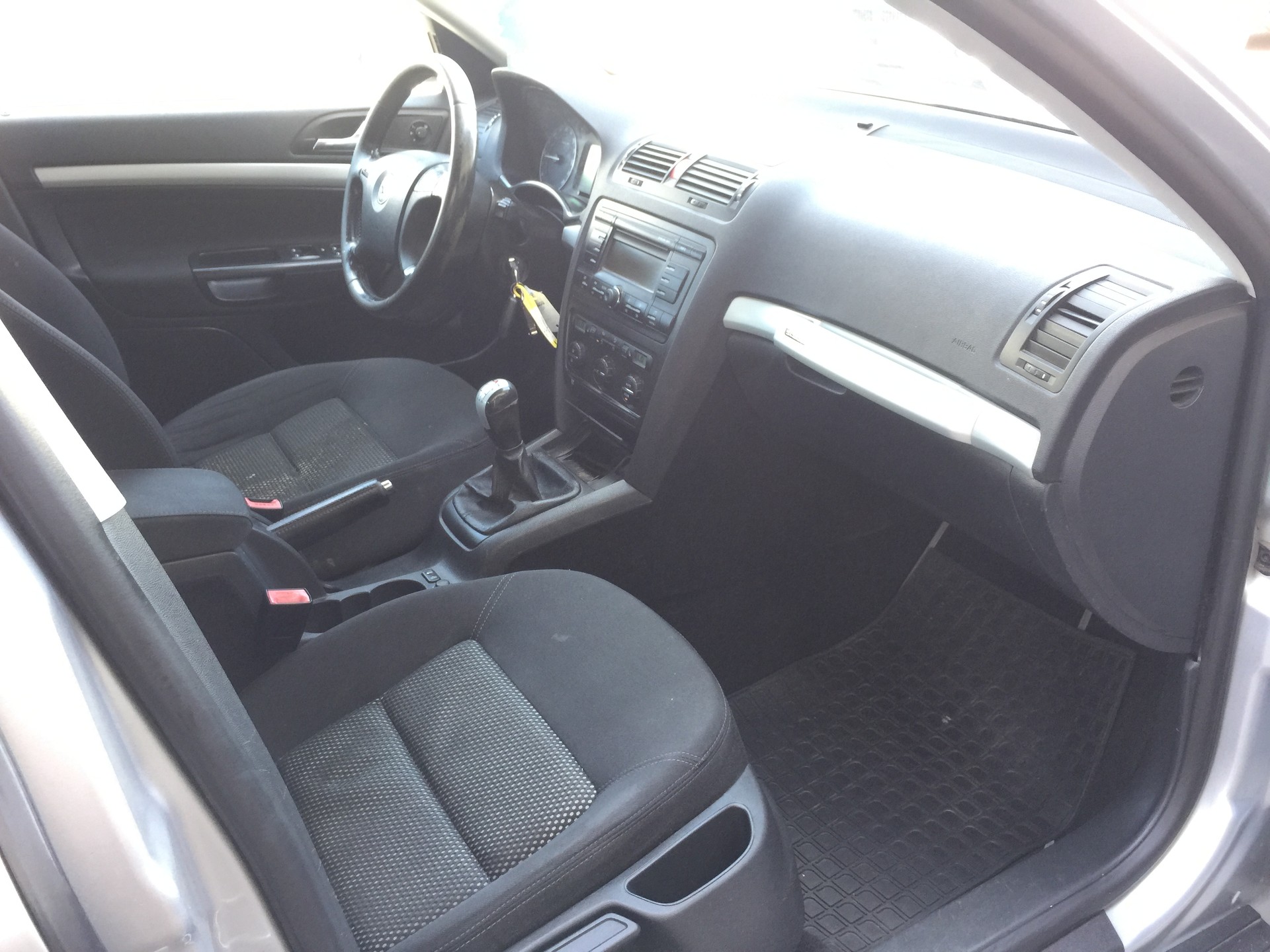 SKODA Octavia Scout 2.0 TDI 4x4-image-8