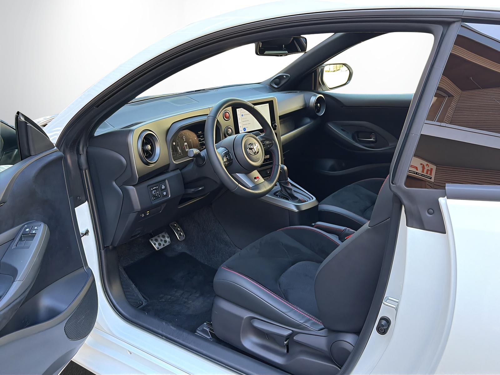 TOYOTA GR Yaris 1.6 Turbo Sport 4x4-image-6