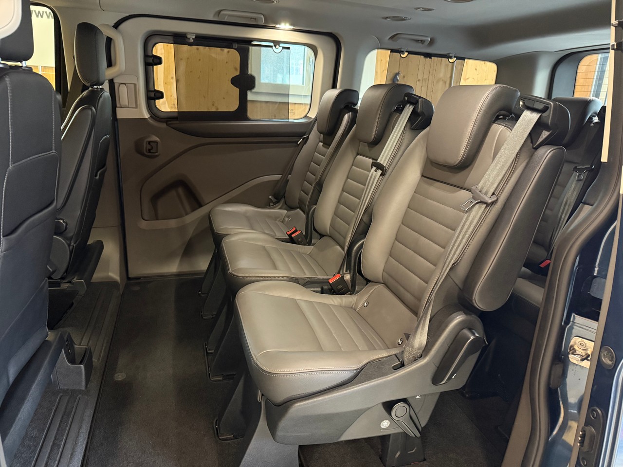 FORD Tourneo Custom 320 L1H1 Titanium X A-image-13