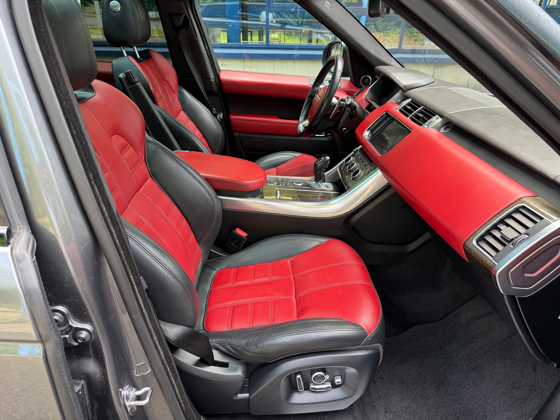 LAND ROVER Range Rover Sport 3.0 SDV6 Autobiography Automatic-image-12