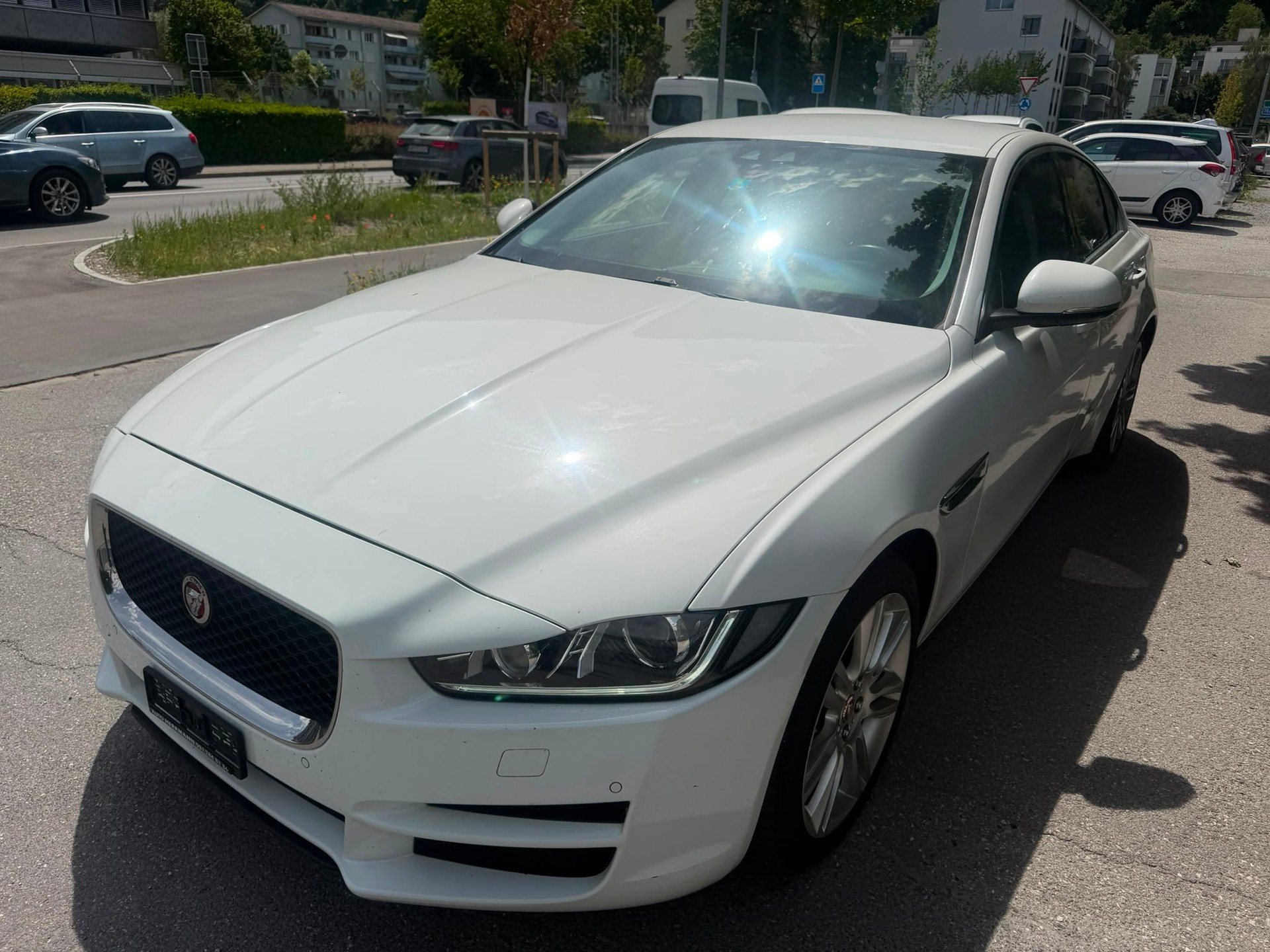 JAGUAR XE 20d Portfolio AWD Automat-image-1