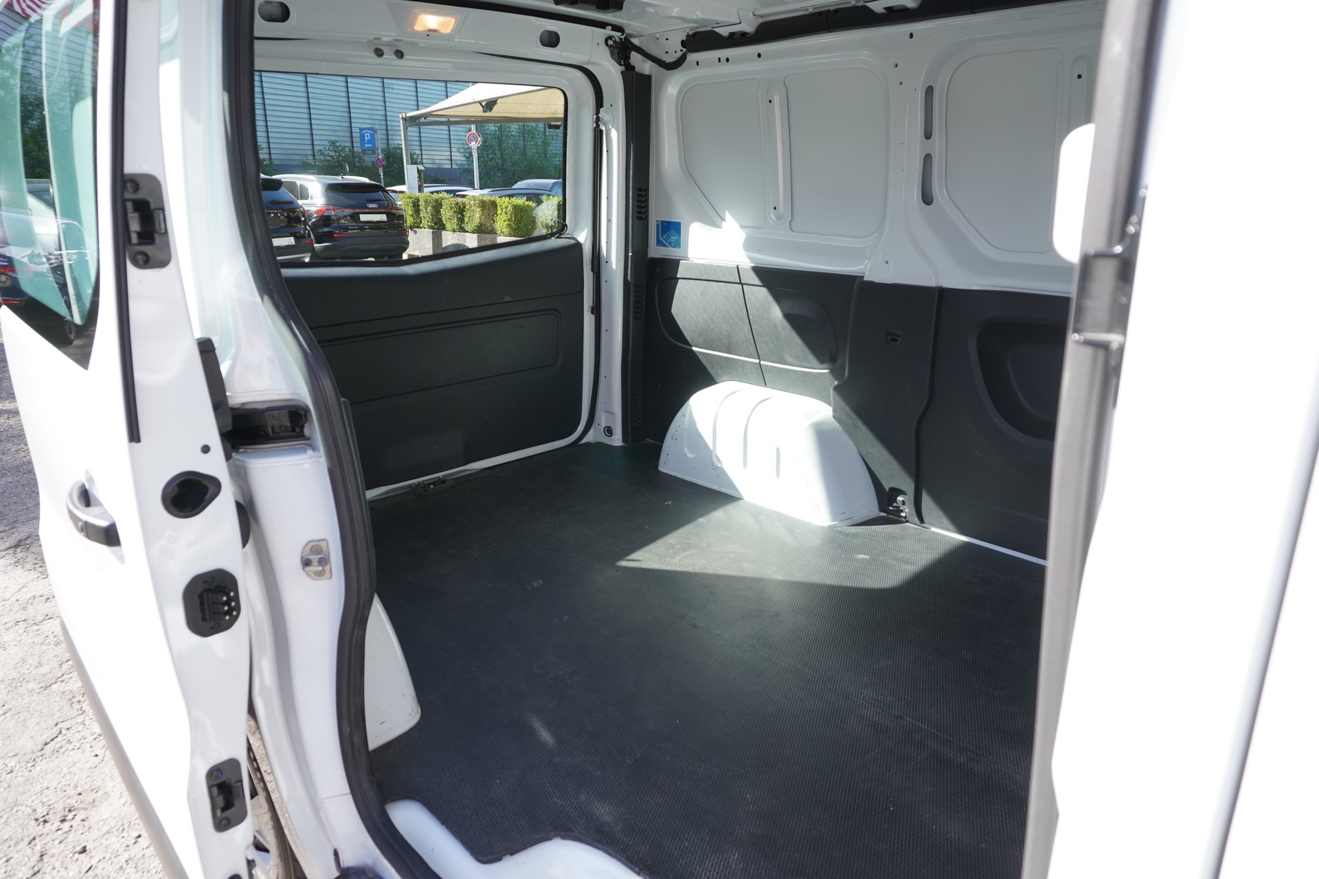 RENAULT Trafic 2.0 Blue dCi 130 Advance L1H1 3-PLÄTZER!!!-image-12