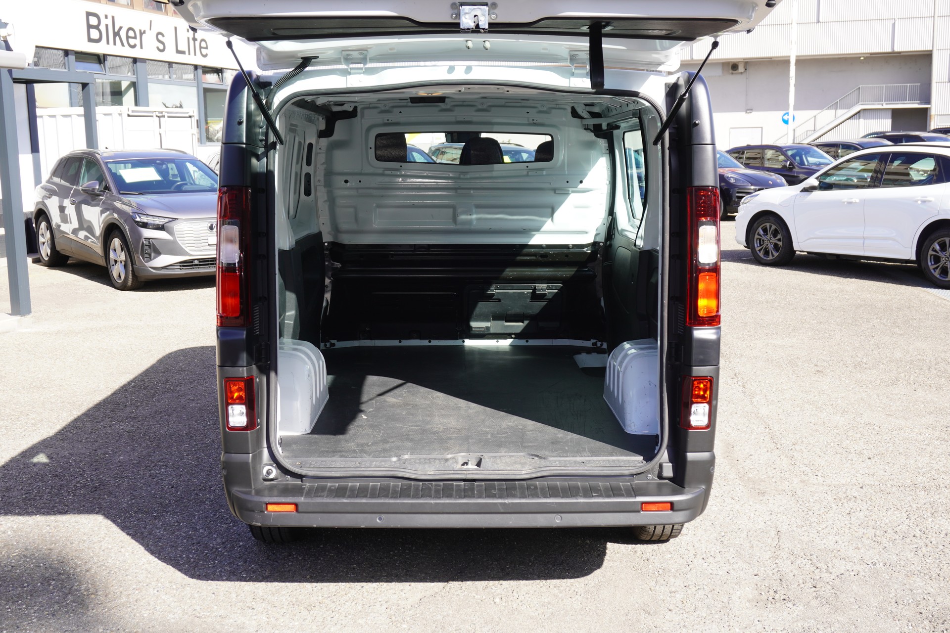 RENAULT Trafic 2.0 Blue dCi 130 Advance L1H1 3-PLÄTZER!!!-image-9