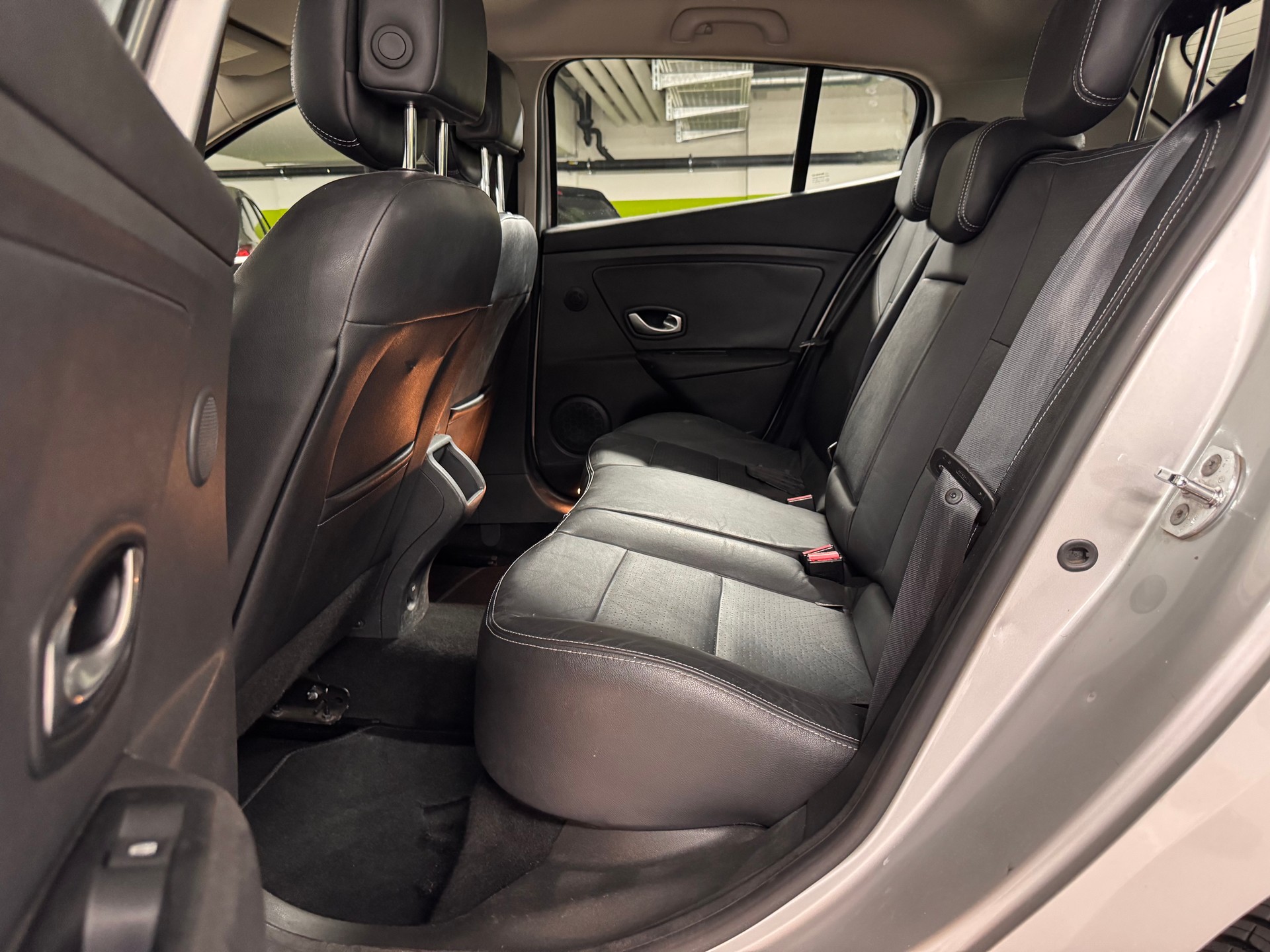 RENAULT Mégane 2.0 16V Privilège CVT-image-13