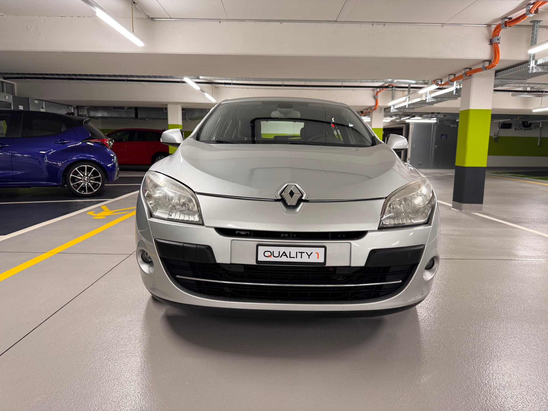 RENAULT Mégane 2.0 16V Privilège CVT-image-1