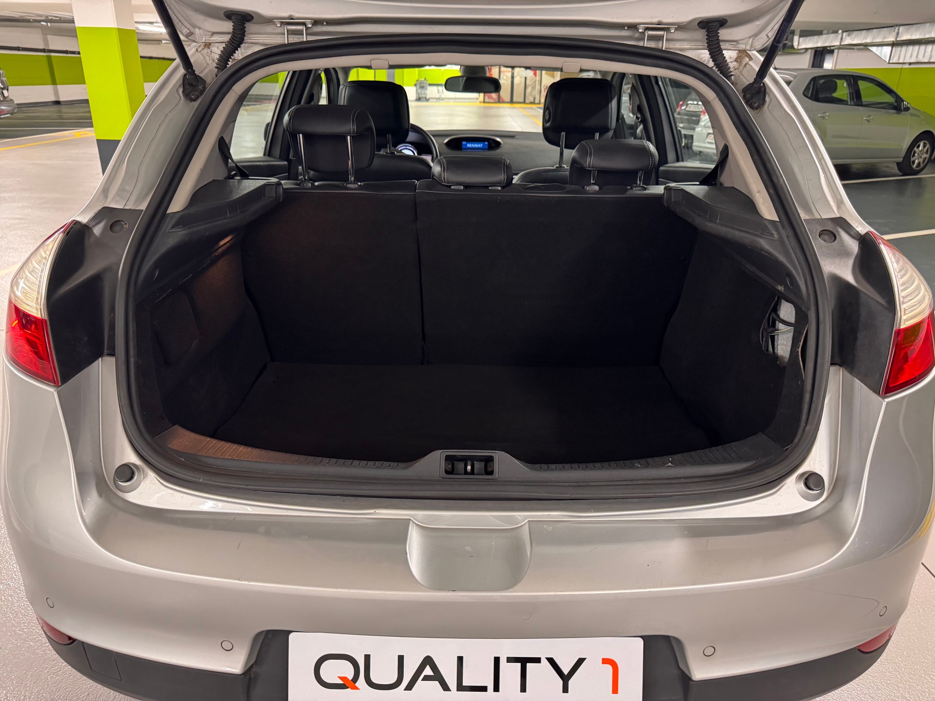 RENAULT Mégane 2.0 16V Privilège CVT-image-8