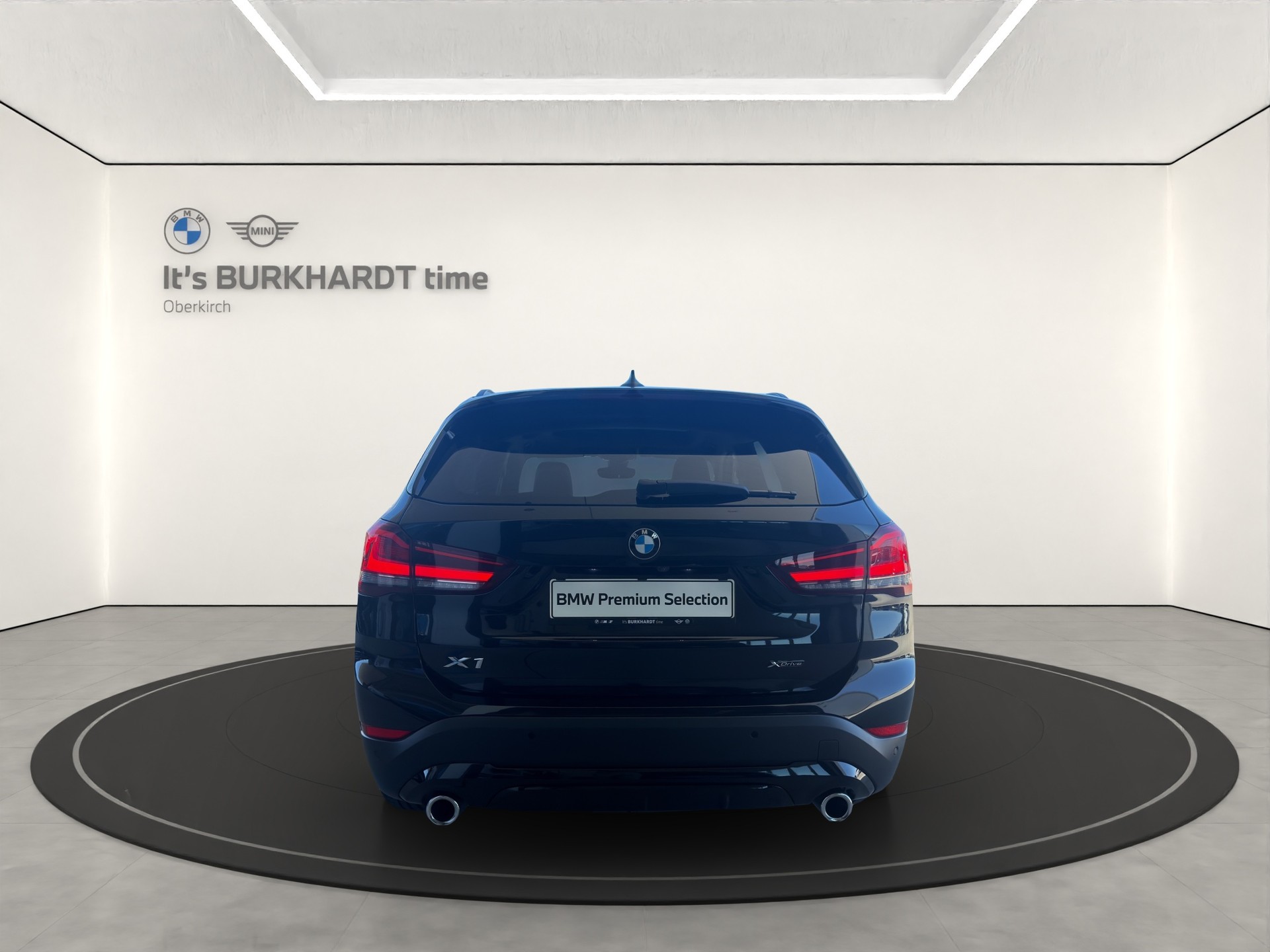 BMW X1 xDrive 18d Sport Line-showroom-element-3