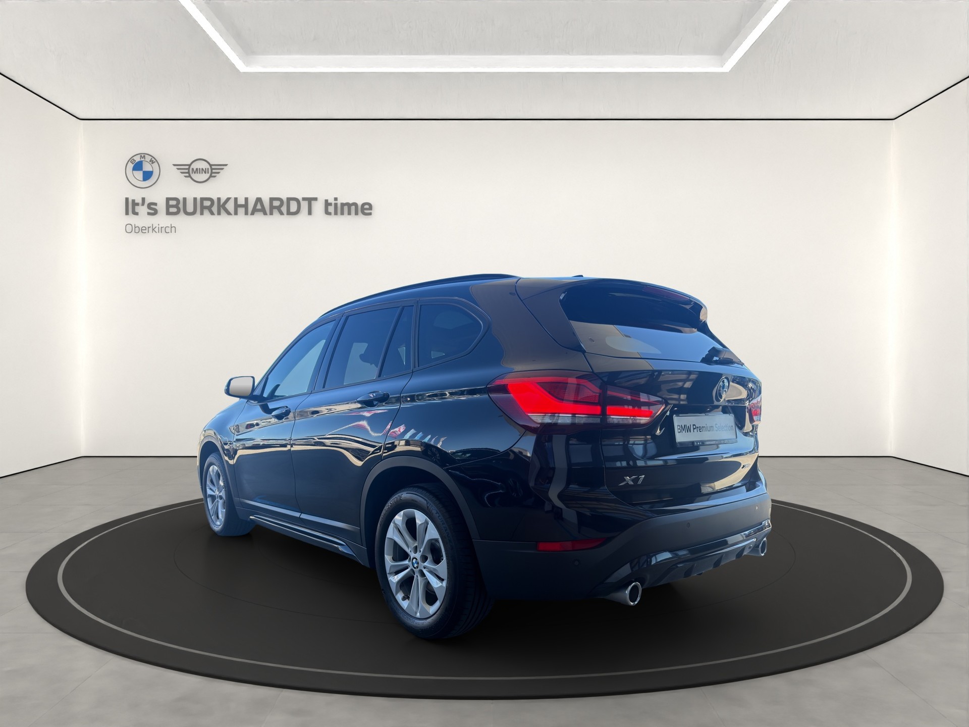 BMW X1 xDrive 18d Sport Line-showroom-element-2