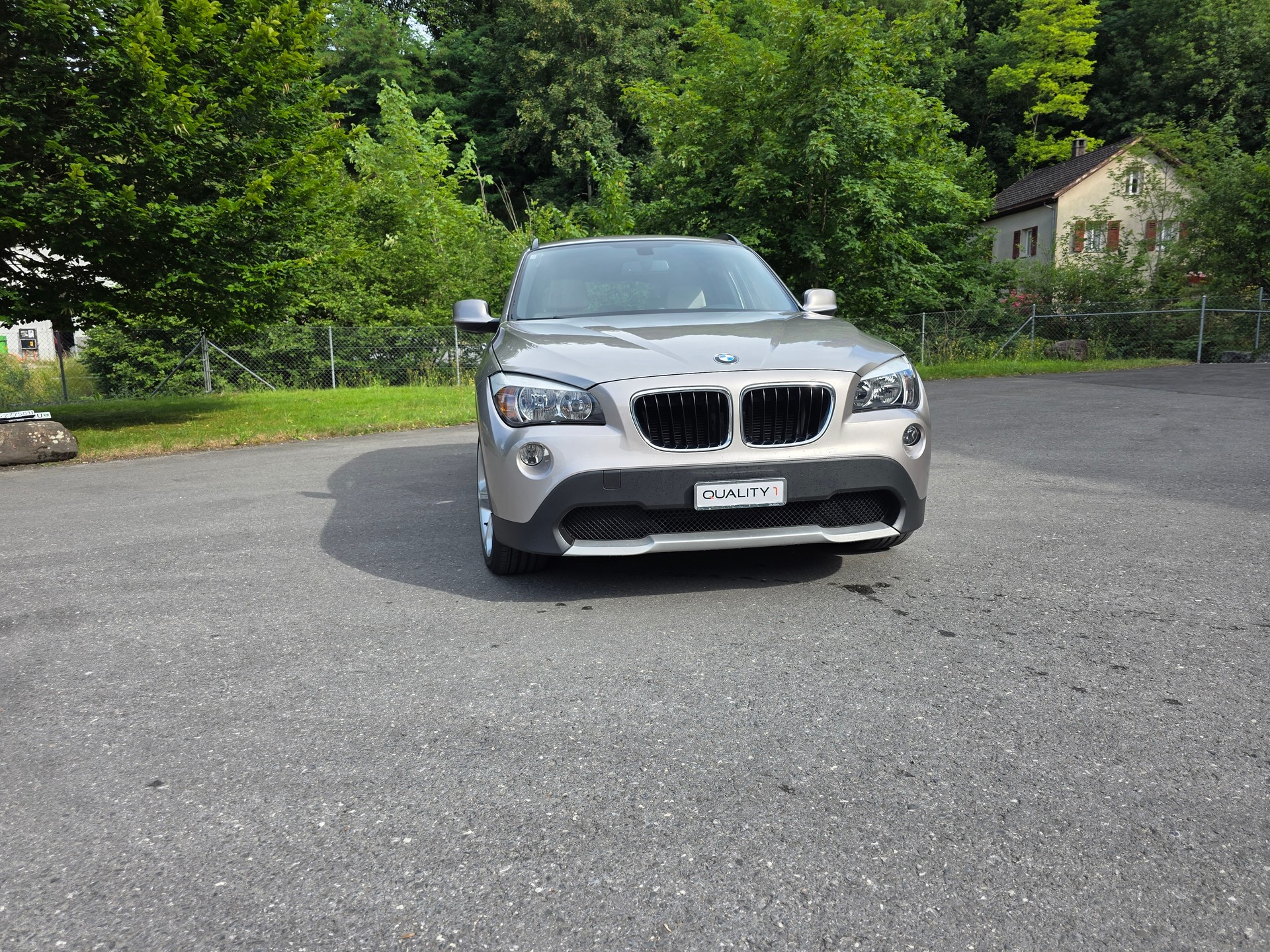 BMW X1 xDrive 20d-showroom-element-1