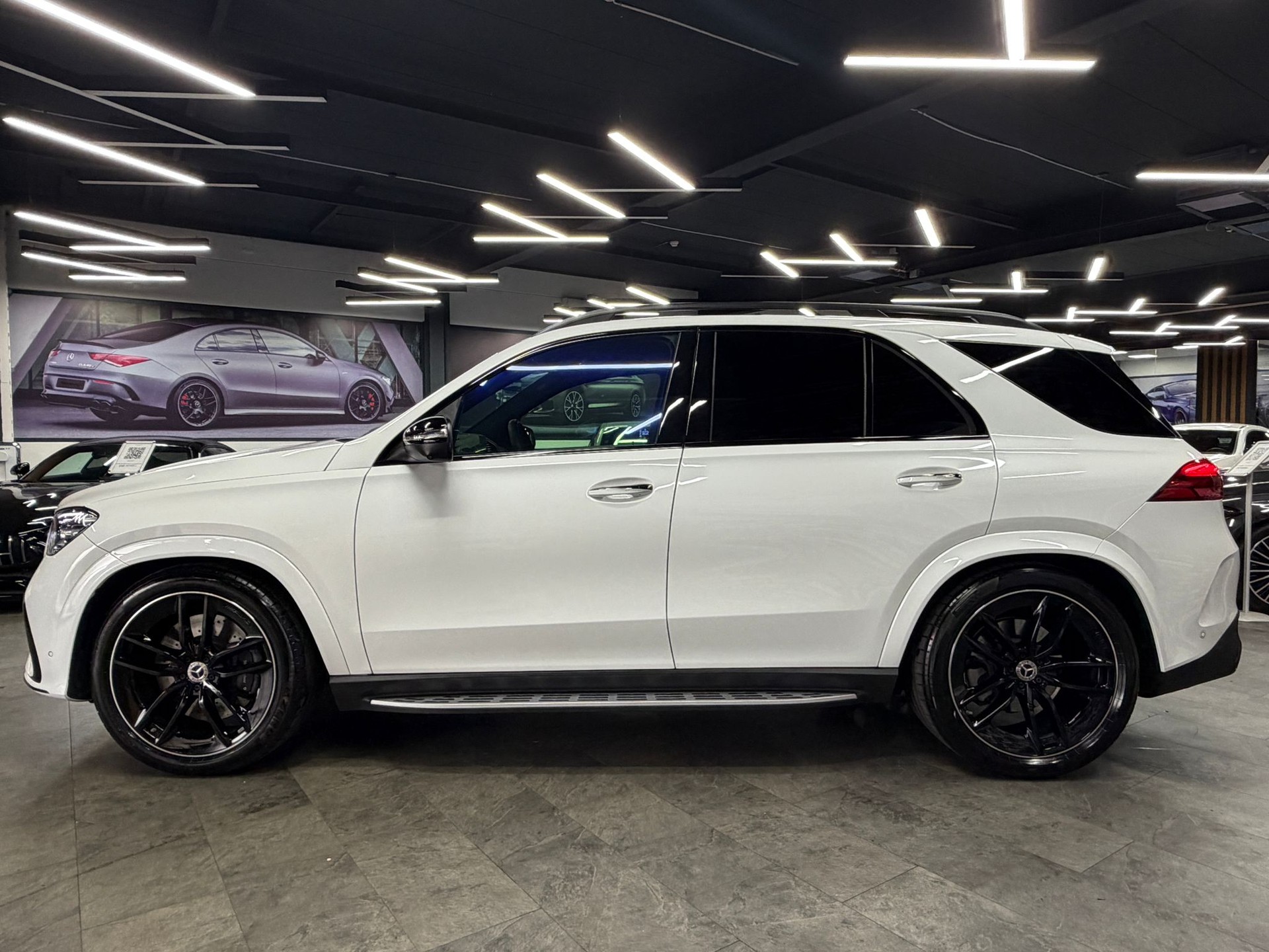 MERCEDES-BENZ GLE 450d 4MATIC AMG | 53 AMG Bodykit | Head-Up | 360° | Panorama | Burmester | AHK-image-9