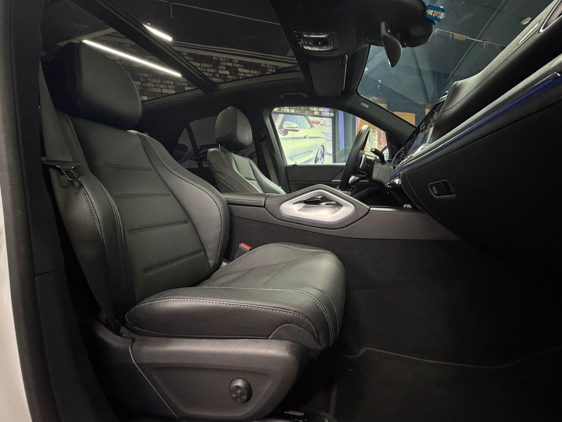 MERCEDES-BENZ GLE 450d 4MATIC AMG | 53 AMG Bodykit | Head-Up | 360° | Panorama | Burmester | AHK-image-27