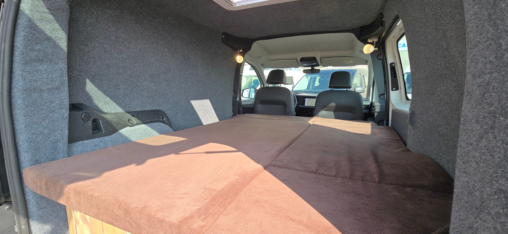 VW GEOVAN M 2.0TDI - NEUES MODEL - Navi - PDC - Klima - DAB+ - Tempomat-image-12