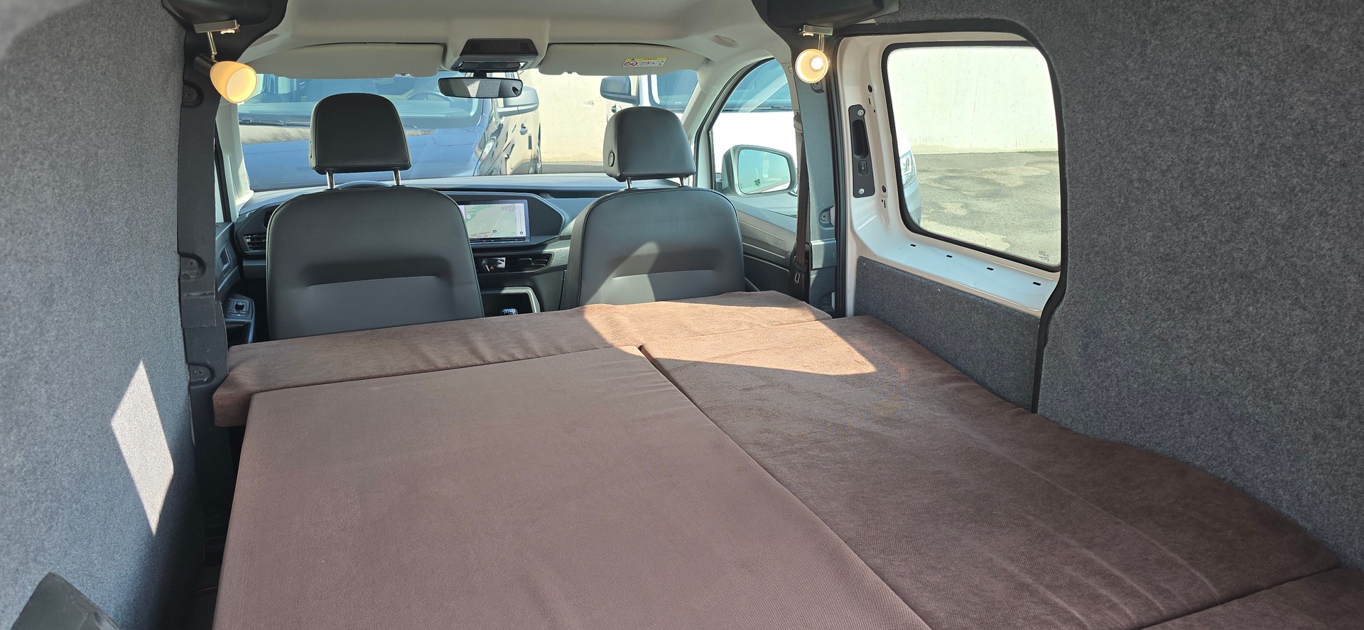 VW GEOVAN M 2.0TDI - NEUES MODEL - Navi - PDC - Klima - DAB+ - Tempomat-image-13