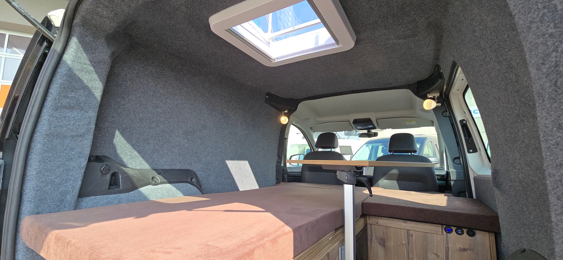 VW GEOVAN M 2.0TDI - NEUES MODEL - Navi - PDC - Klima - DAB+ - Tempomat-image-8