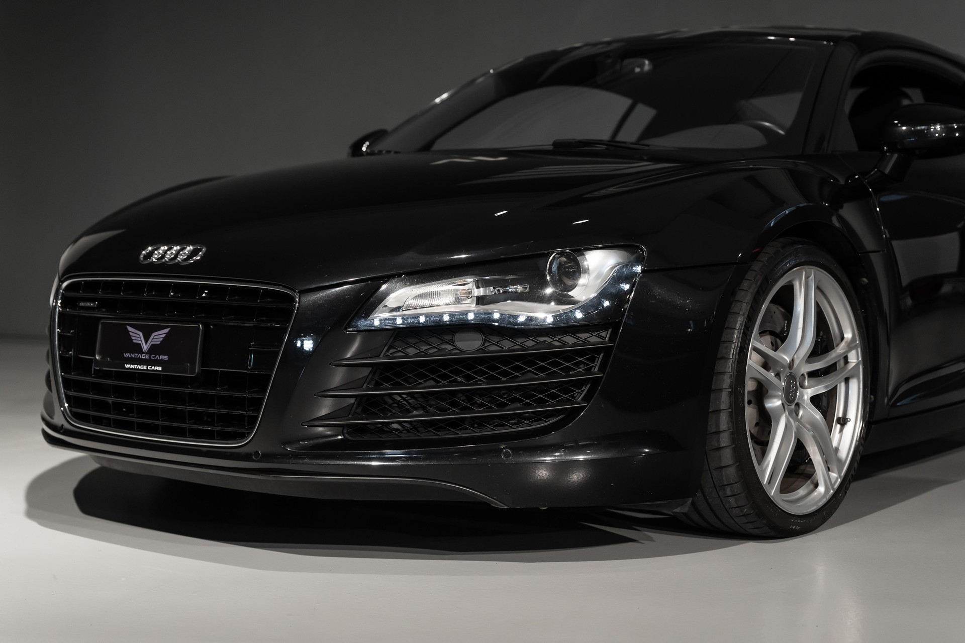 AUDI R8 Coupé 4.2 FSI V8 quattro R-Tronic-showroom-element-3