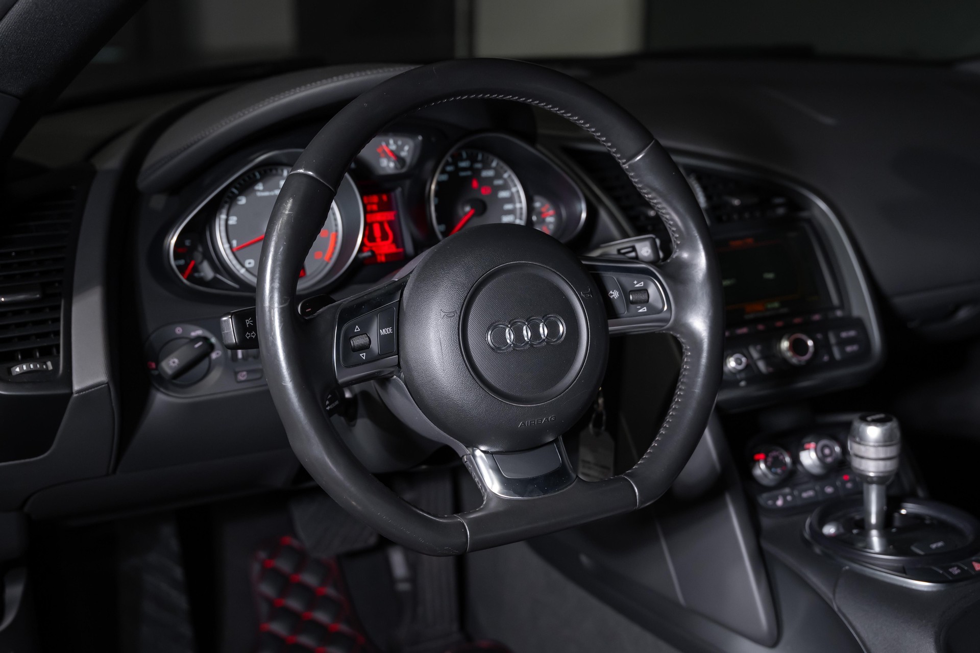 AUDI R8 Coupé 4.2 FSI V8 quattro R-Tronic-image-14