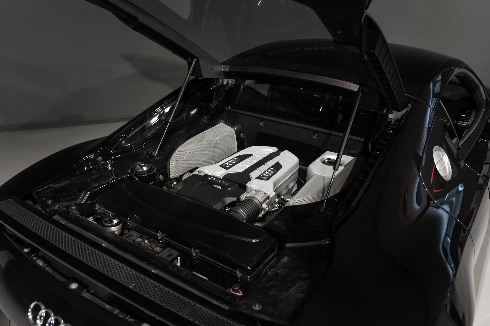 AUDI R8 Coupé 4.2 FSI V8 quattro R-Tronic-image-10