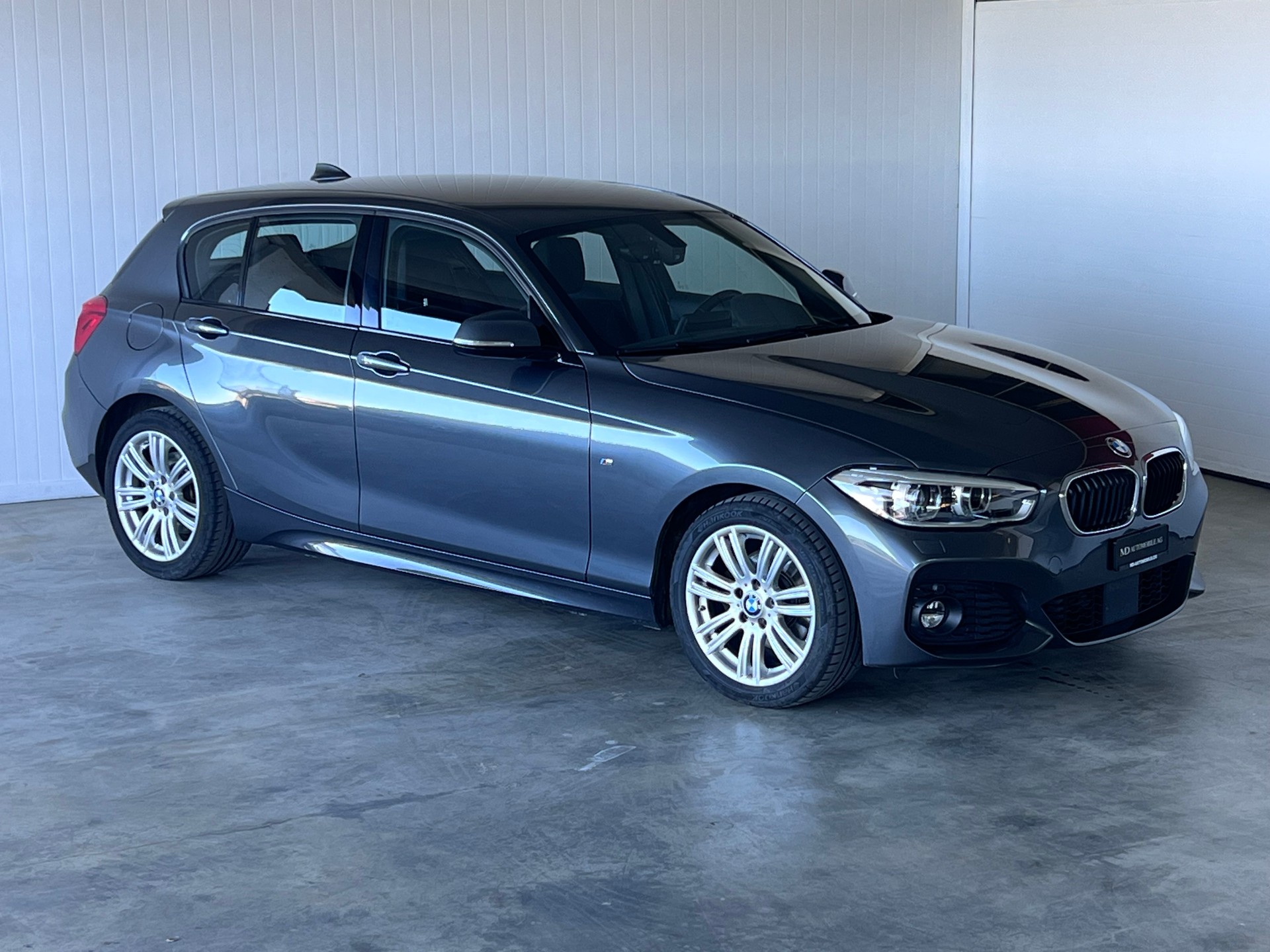 BMW 120d xDrive M Sport-showroom-element-1