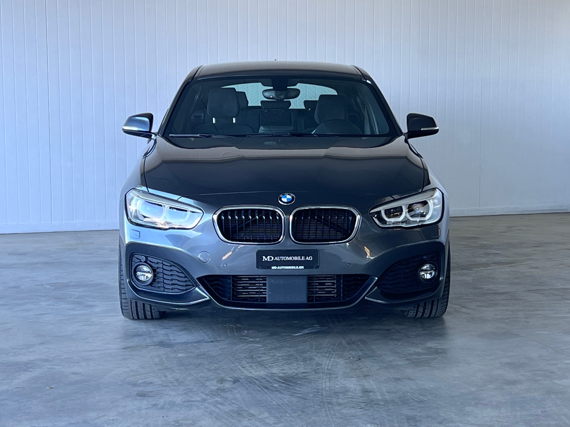 BMW 120d xDrive M Sport-showroom-element-3