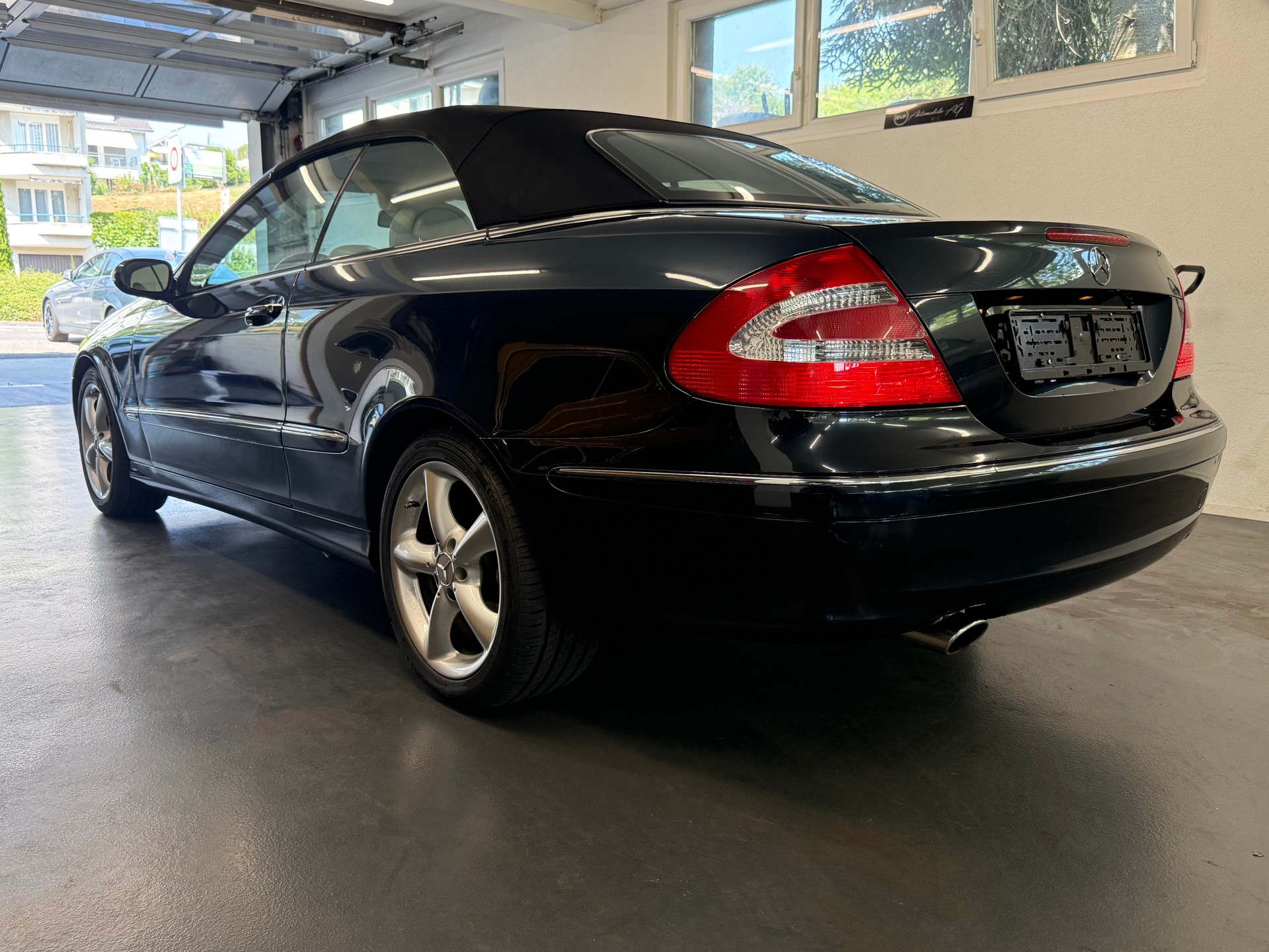MERCEDES-BENZ CLK 320 Elégance Automatic-image-3