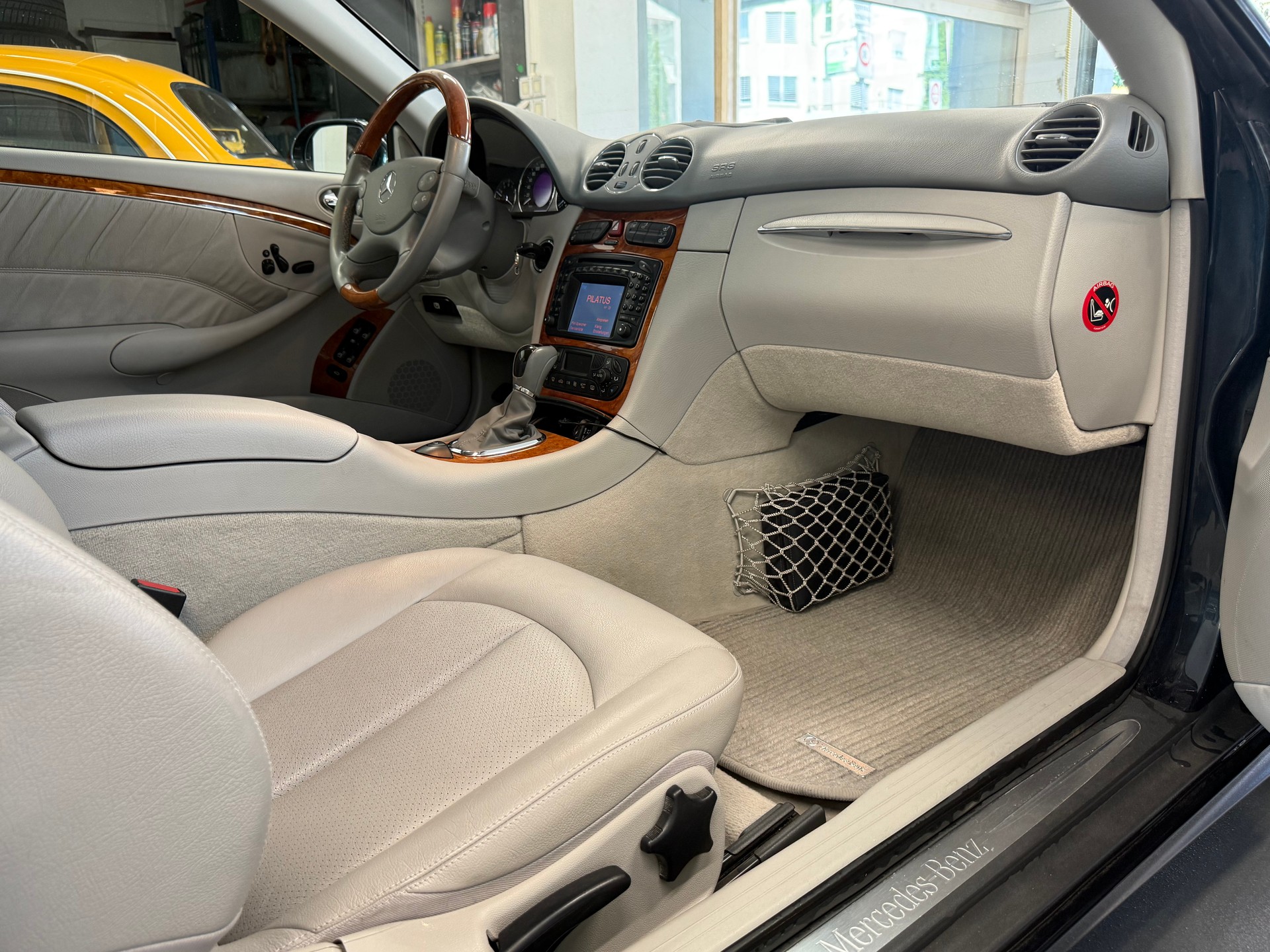 MERCEDES-BENZ CLK 320 Elégance Automatic-image-12