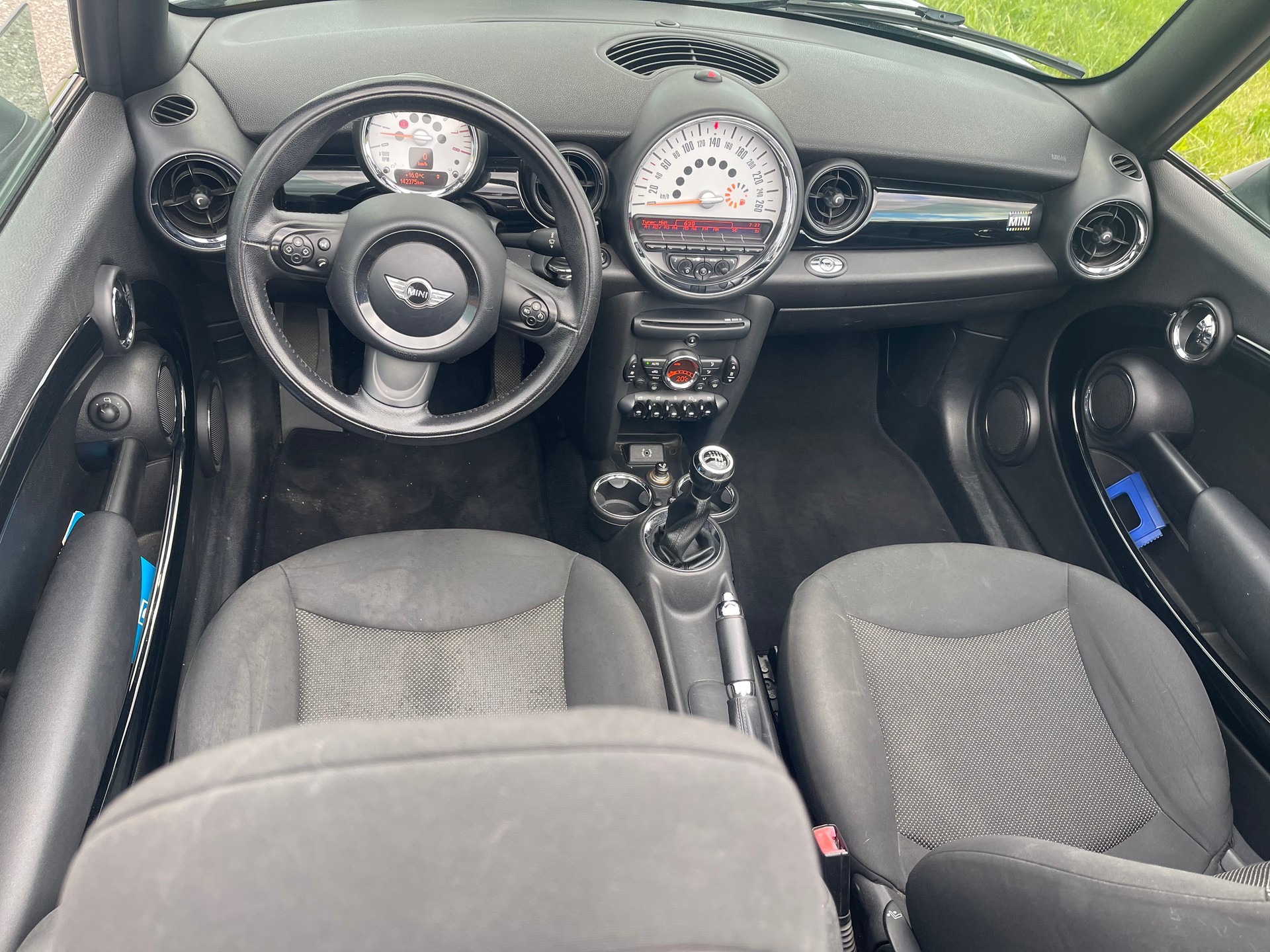 MINI One Cabriolet-image-5
