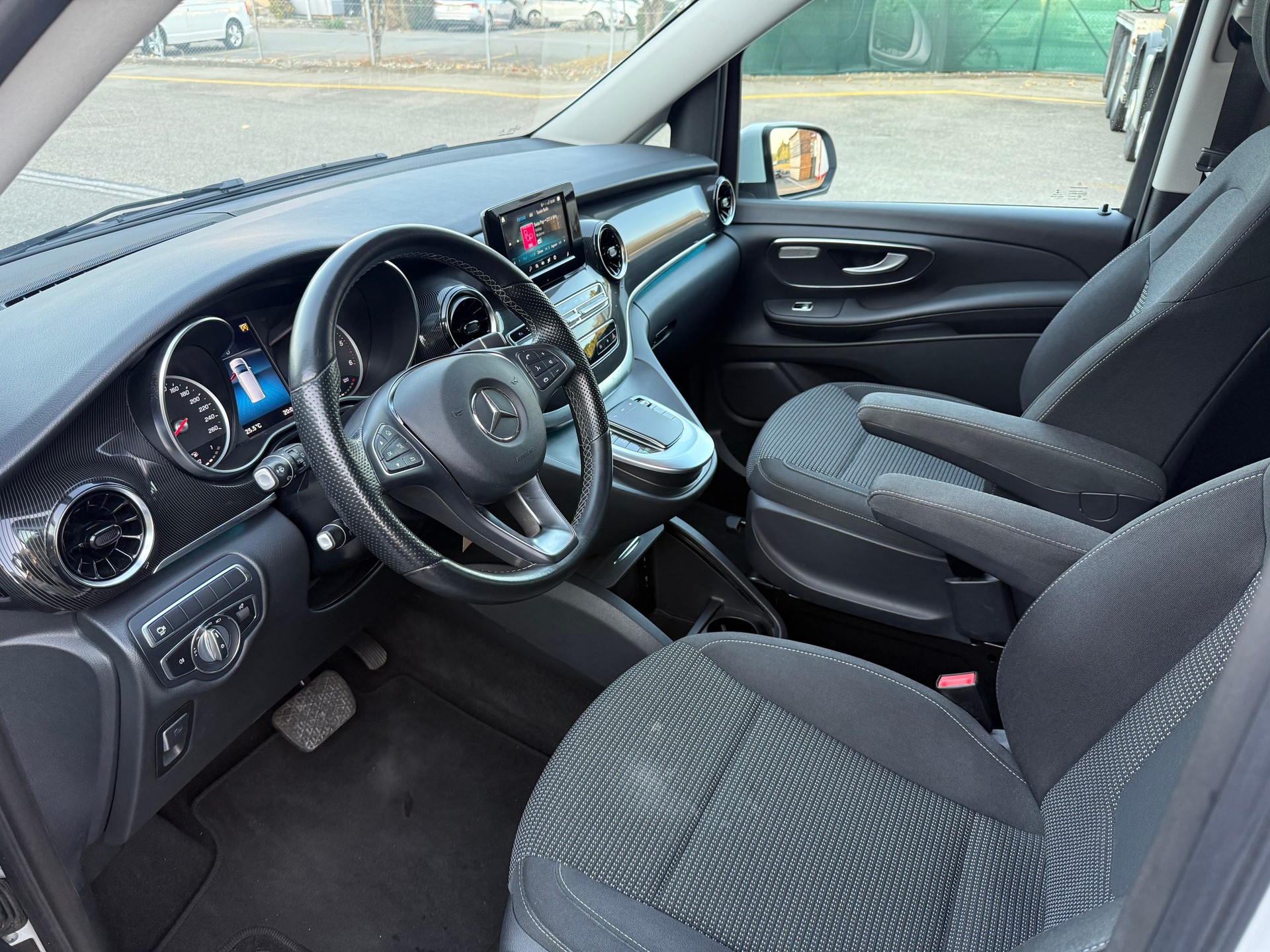 MERCEDES-BENZ V 220 d kompakt 9G-Tronic 6 Plätze-image-7