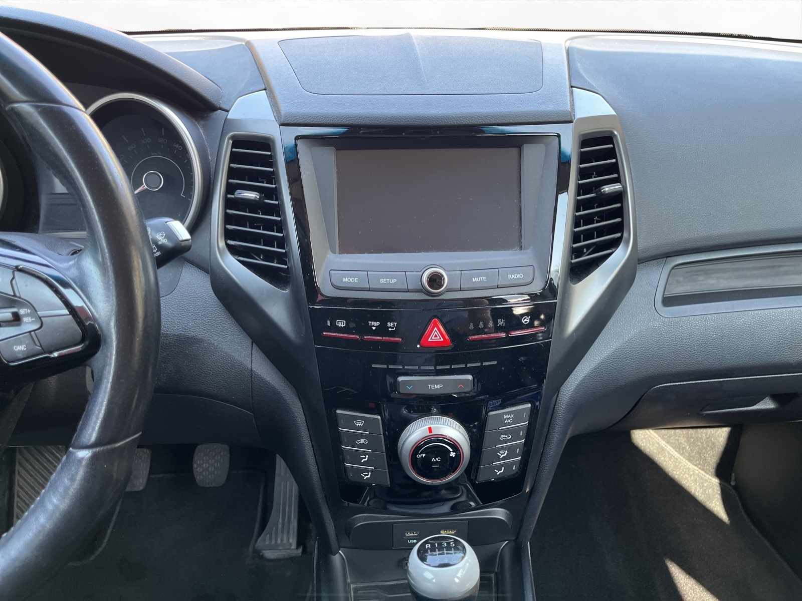 KGM-SsangYong XLV 1.6 e-XGi Quartz 2WD-image-10