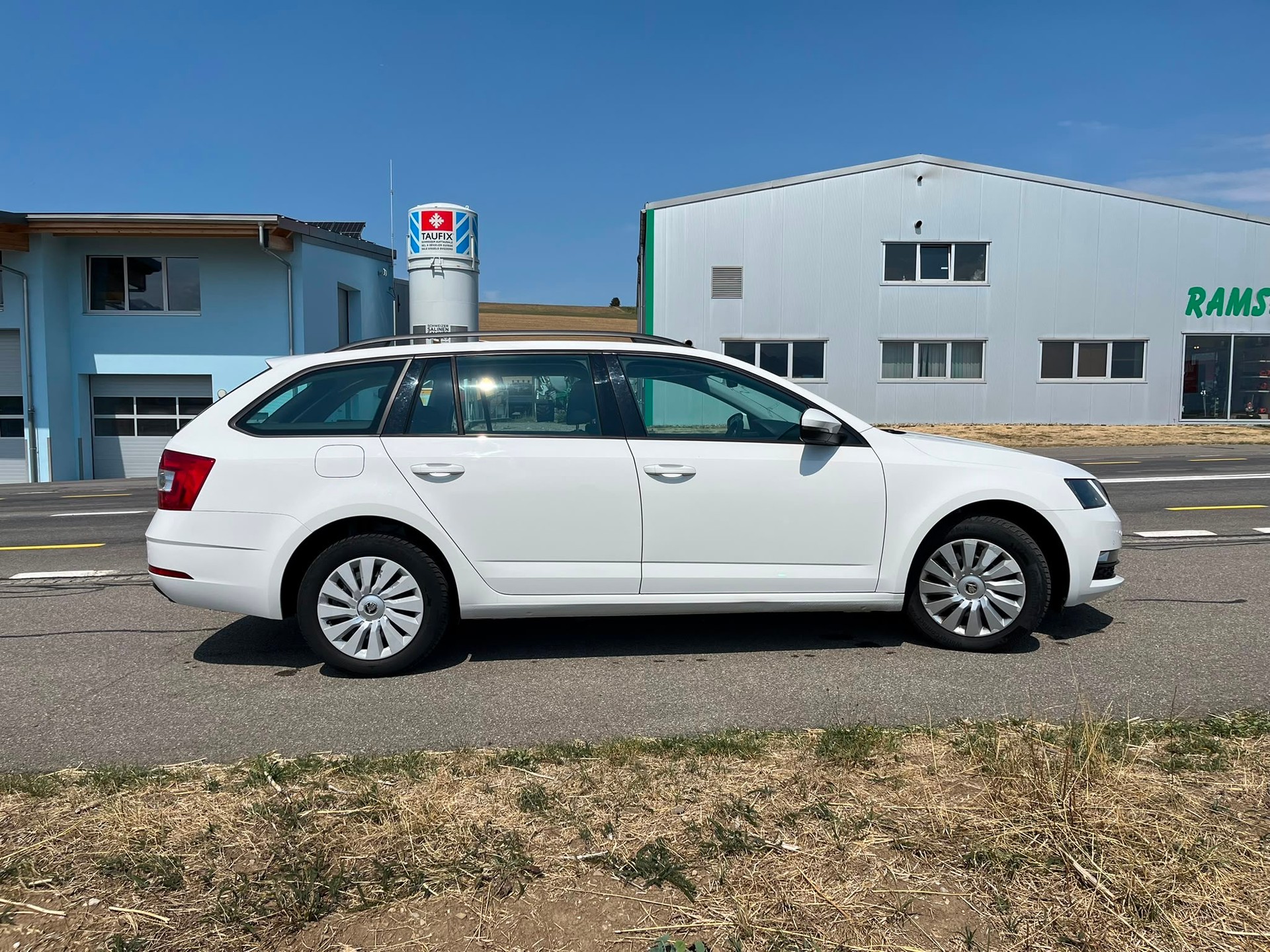 SKODA Octavia Combi 2.0 TDI Ambition 4x4 DSG-image-5