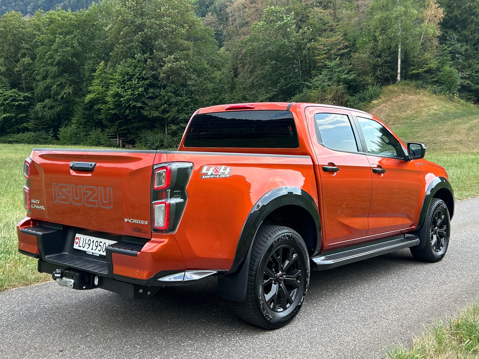 ISUZU D-MAX 1.9 CrewCab N60FF V-Cross 4x4 AT-image-3