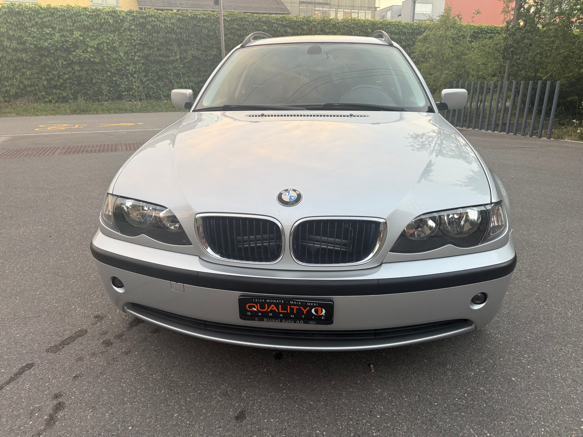 BMW 318i Touring Efficiency-showroom-element-3