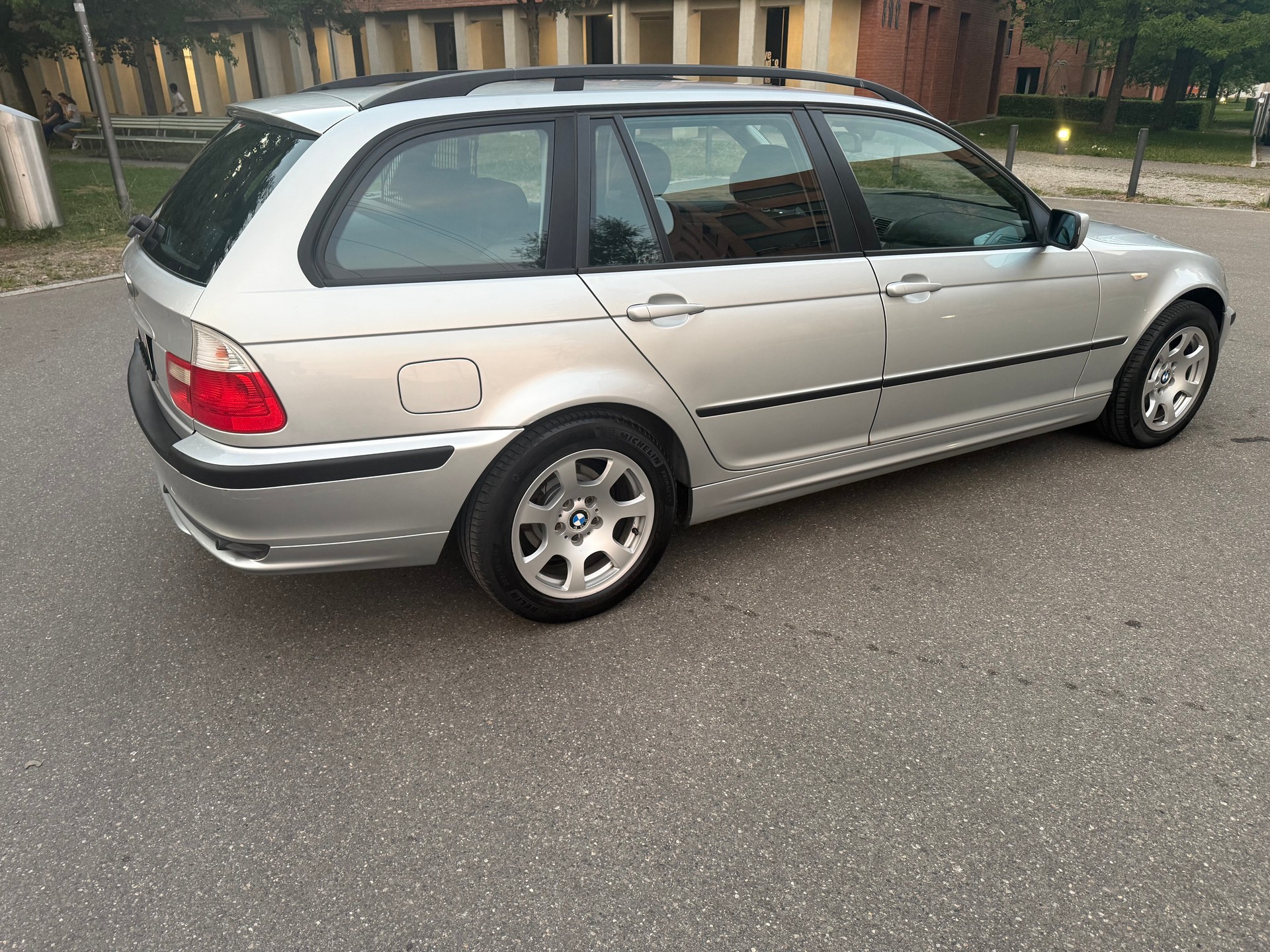 BMW 318i Touring Efficiency-image-7