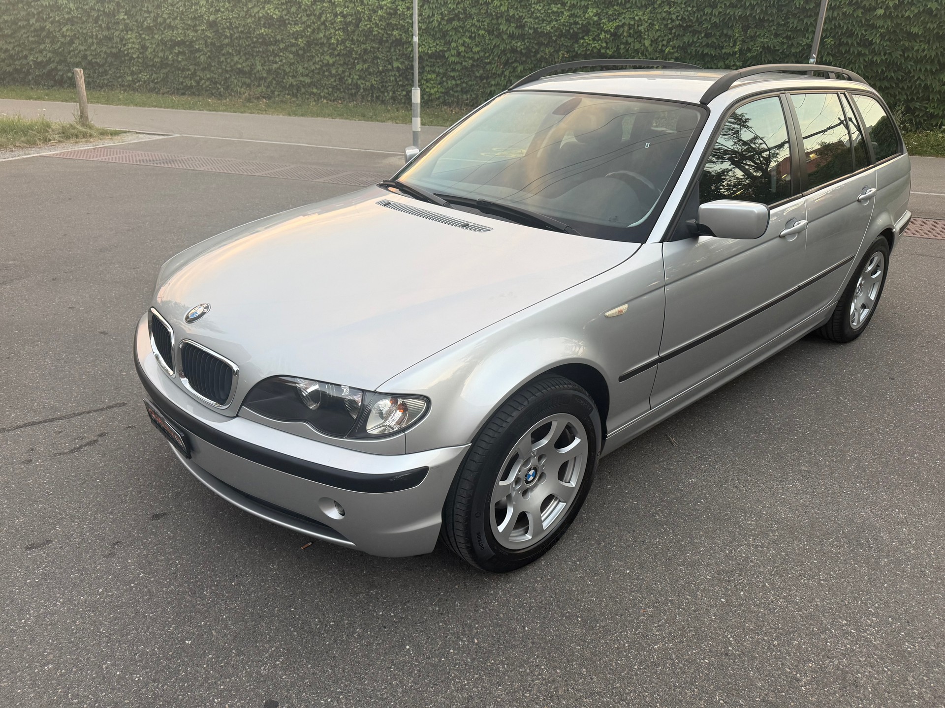 BMW 318i Touring Efficiency-showroom-element-1