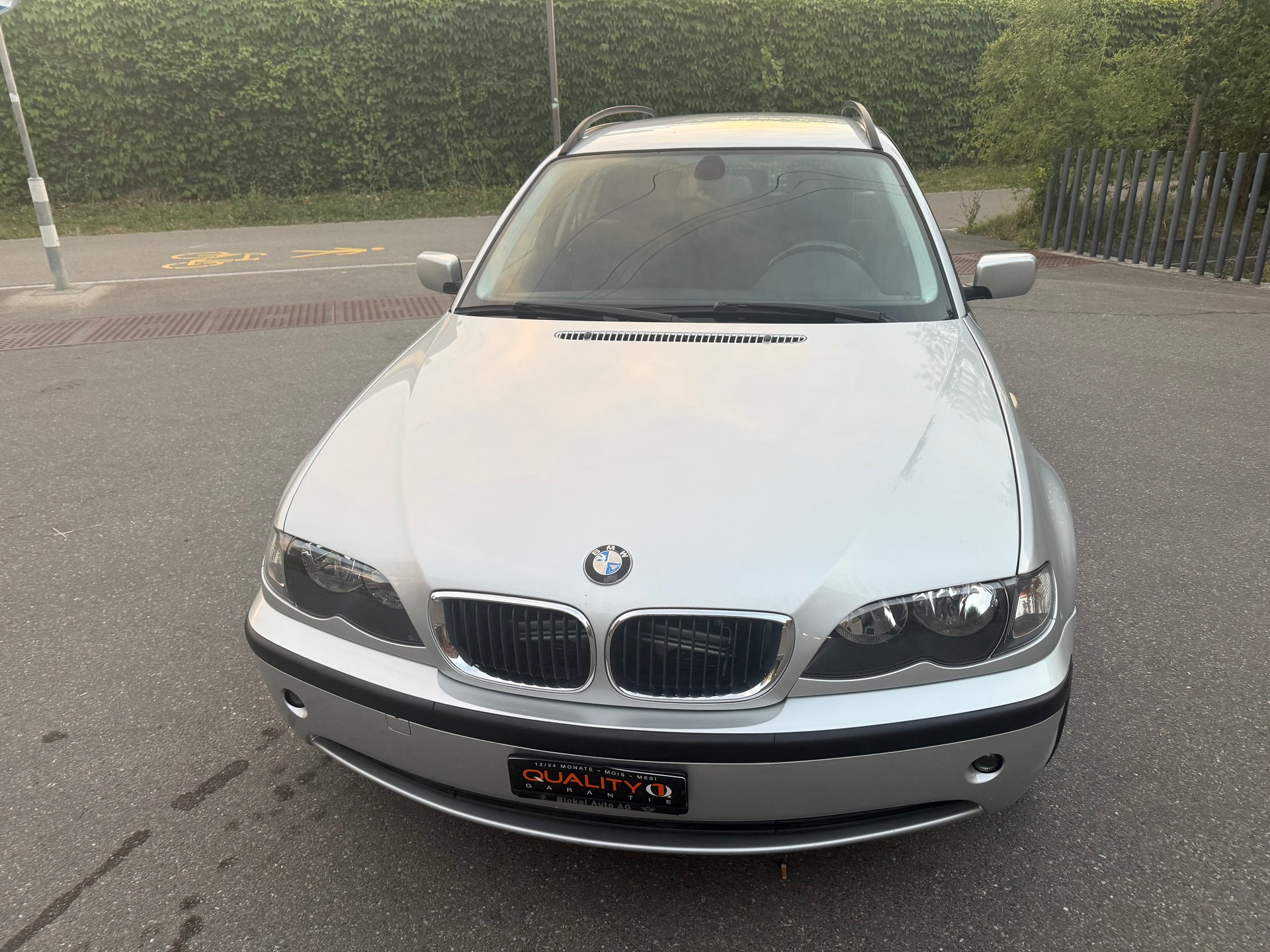 BMW 318i Touring Efficiency-showroom-element-2